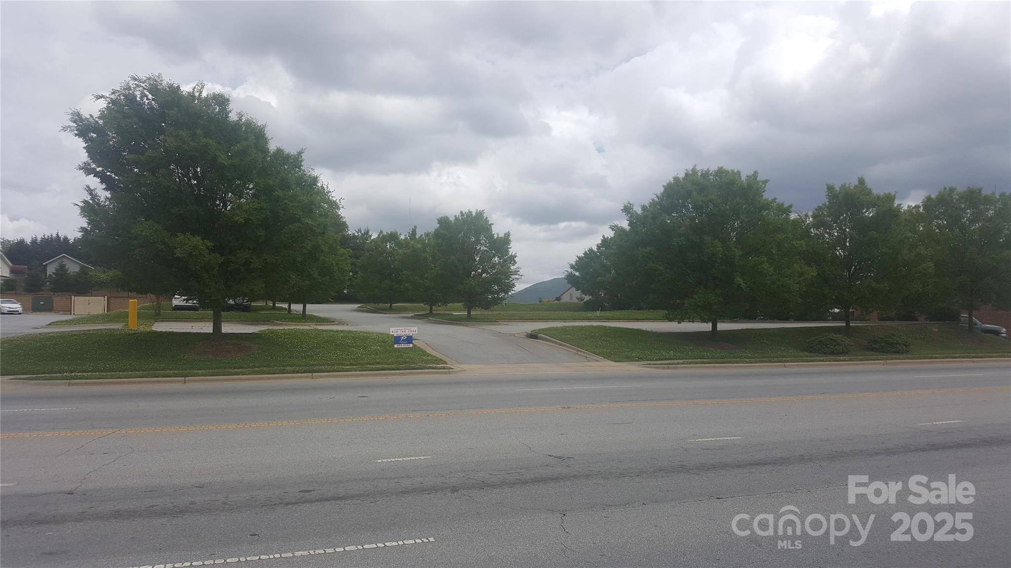 3665 Hendersonville RD, Asheville, NC 28732