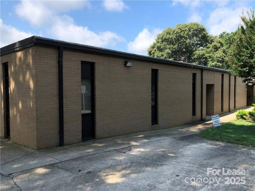 352 2nd ST NW, Hickory, NC 28601