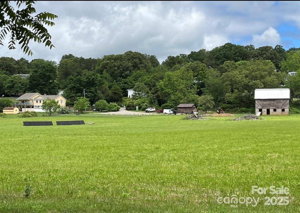 143 Reems Creek RD, Weaverville, NC 28787