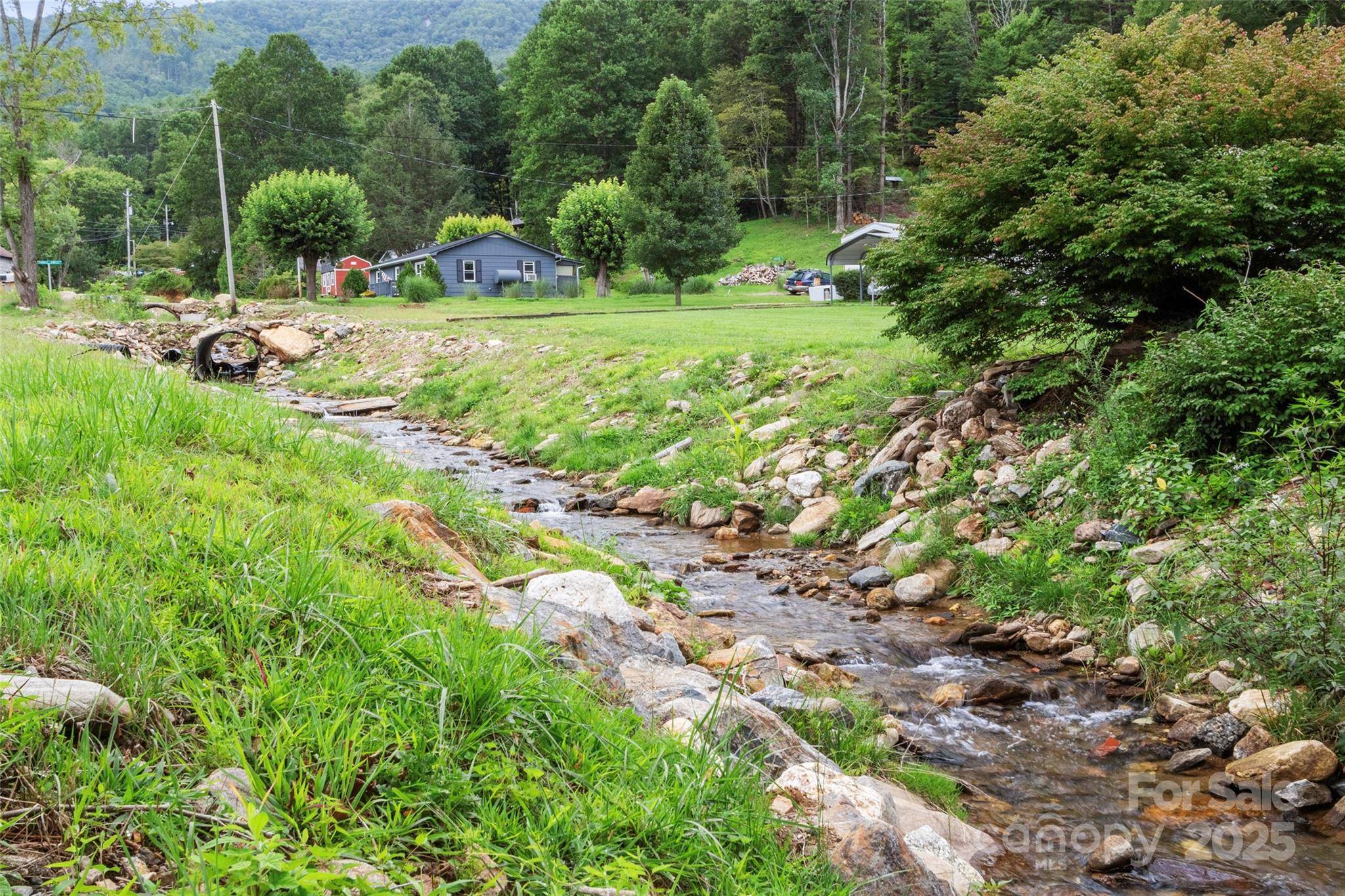 944 Georges Fork RD, Burnsville, NC 28714