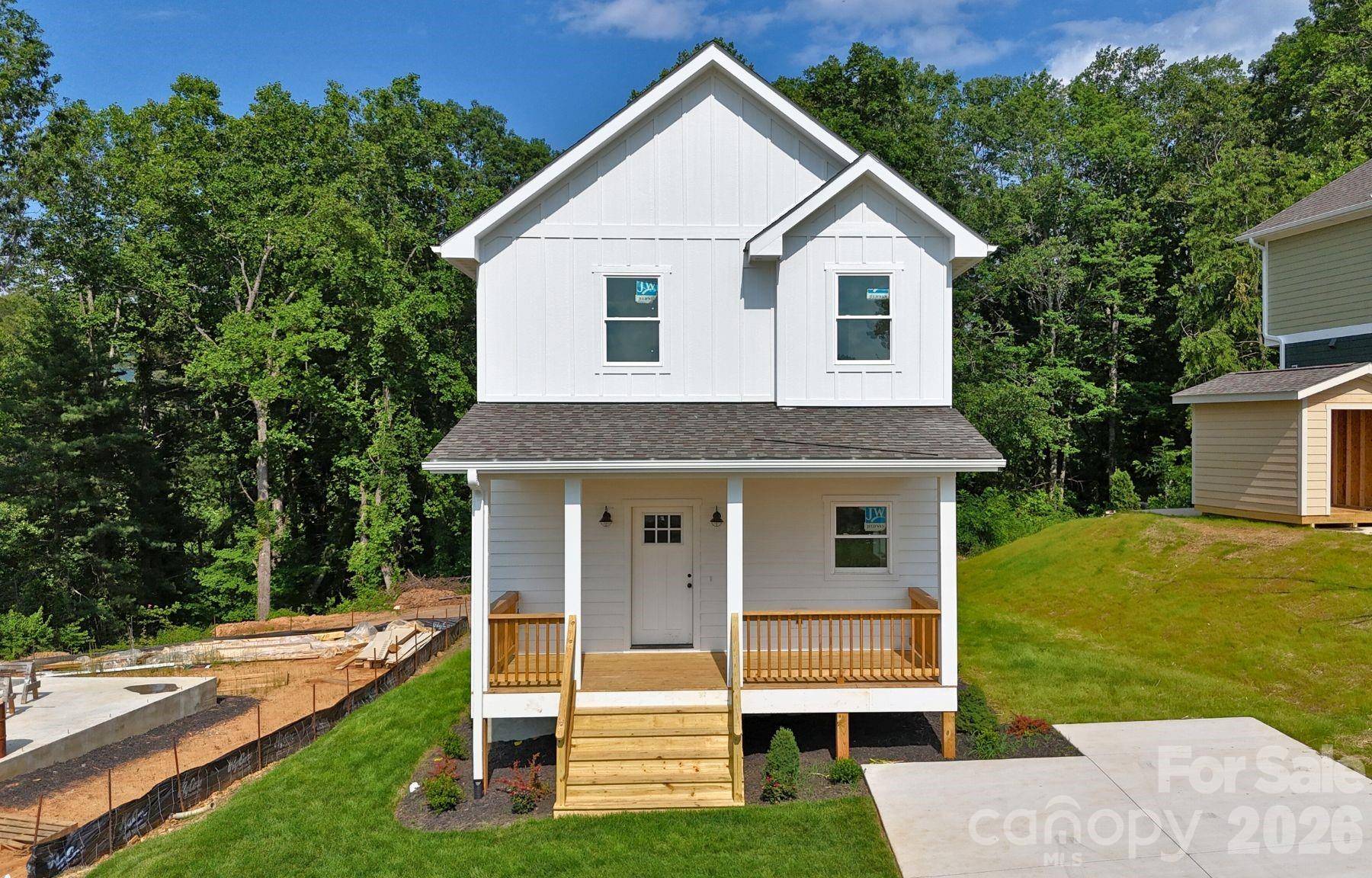33 Loblolly LN, Asheville, NC 28803