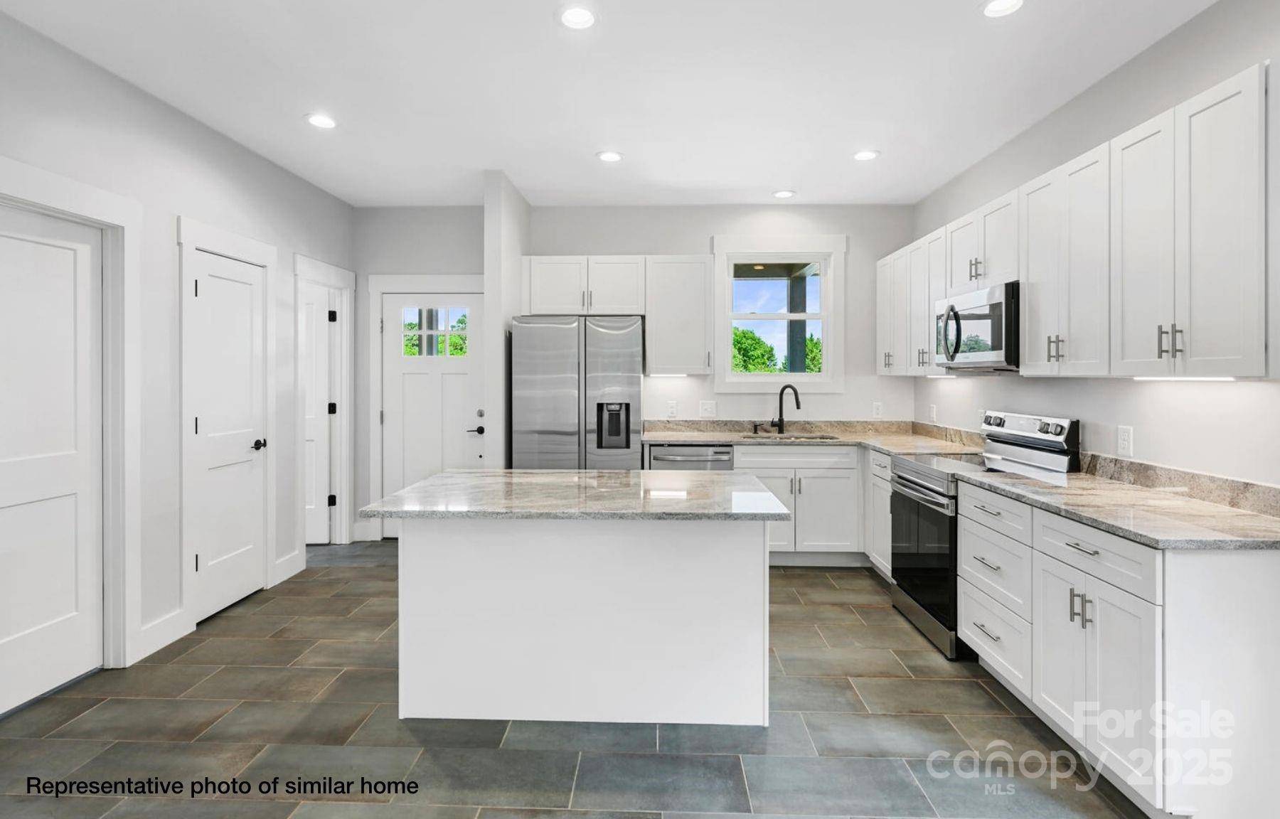 35 Loblolly LN, Asheville, NC 28803