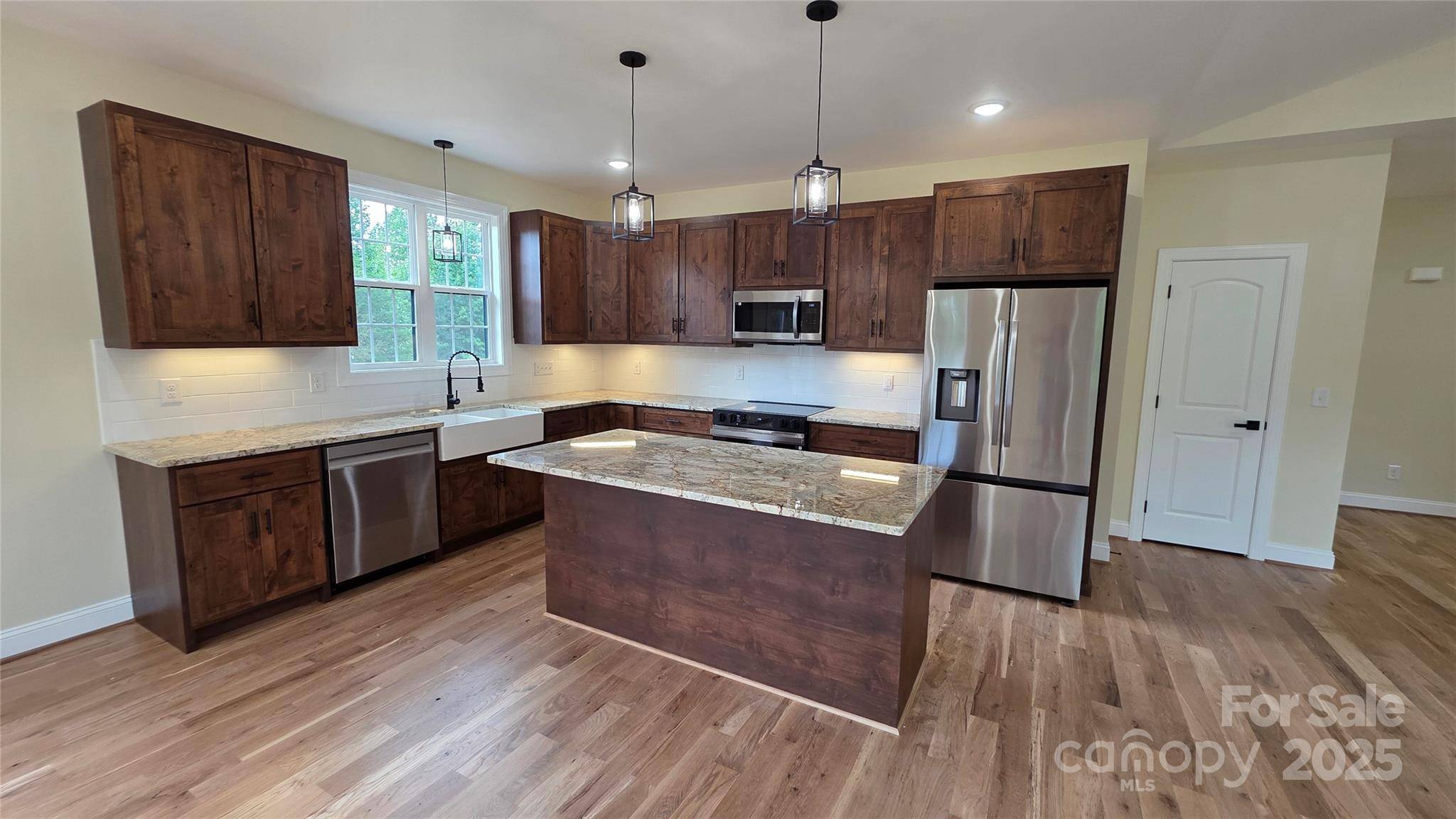 1060 Hawksbill DR, Morganton, NC 28655