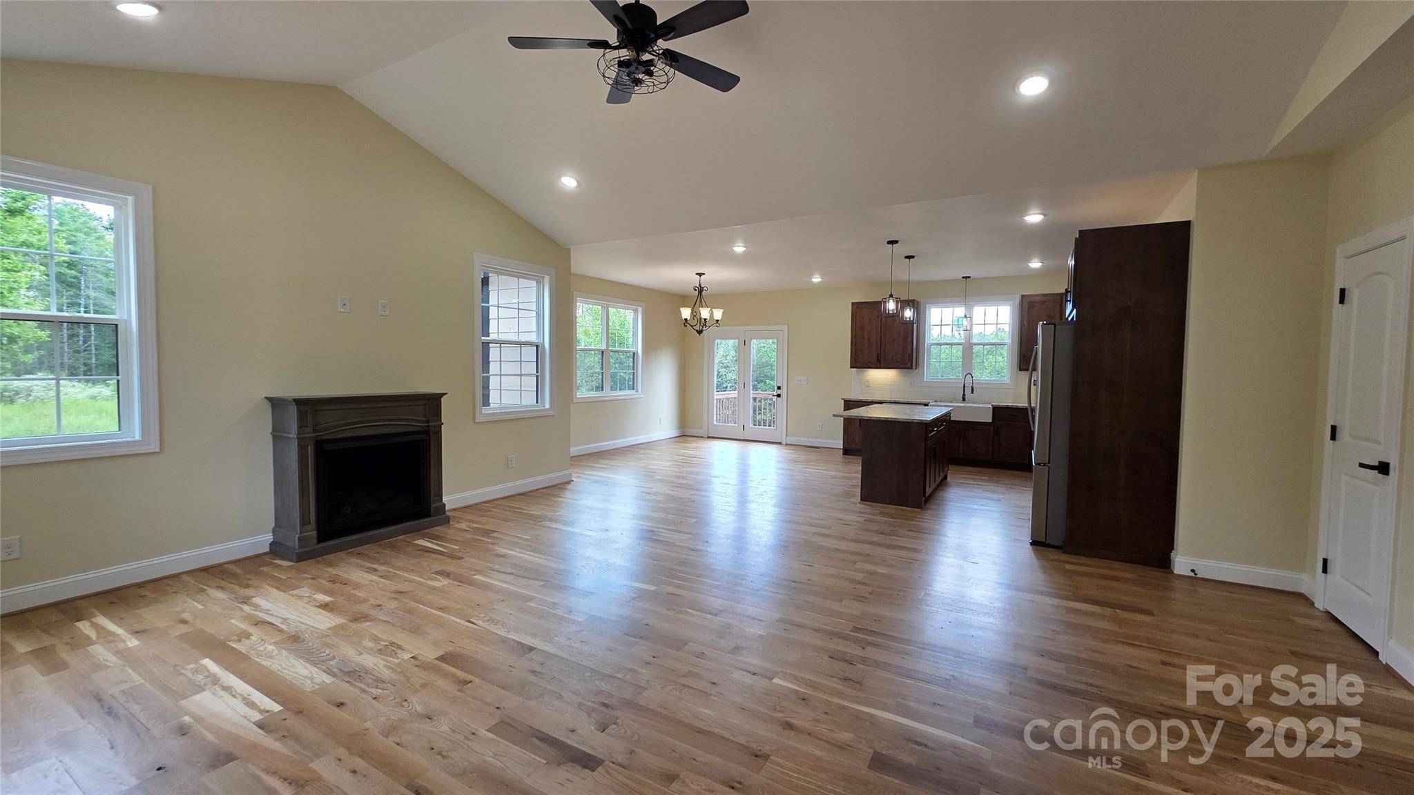 1060 Hawksbill DR, Morganton, NC 28655
