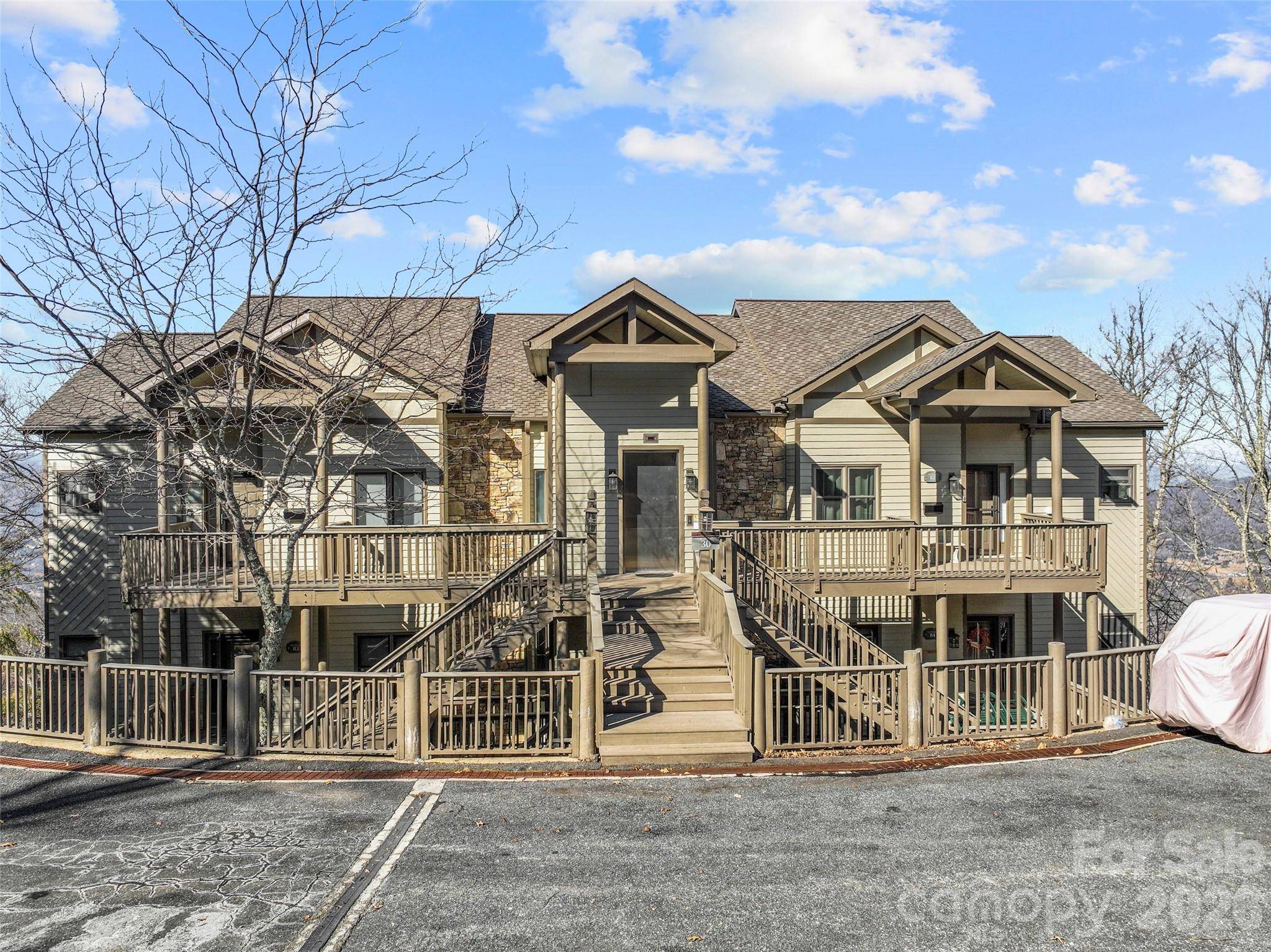 30 Club Villa CT #B/3, Burnsville, NC 28714