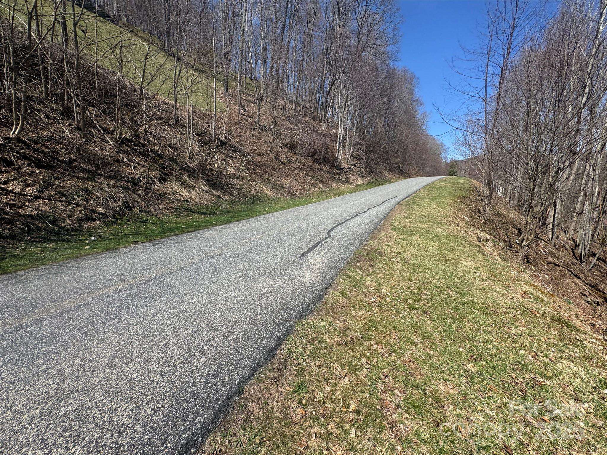 14 & 16 Overlook DR, Mars Hill, NC 28754