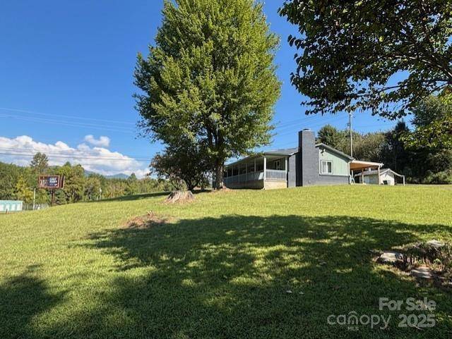 43 Flaming Arrow DR, Whittier, NC 28789