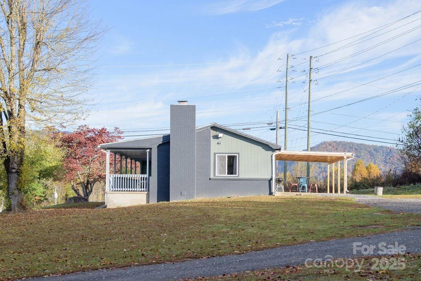 43 Flaming Arrow DR, Whittier, NC 28789