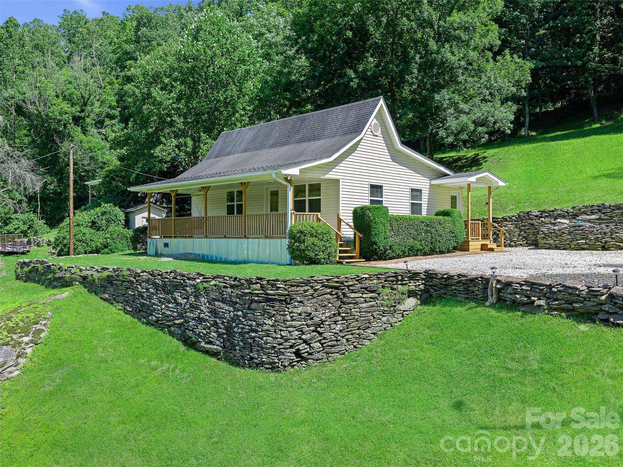 427 Johnson Cemetery RD, Bakersville, NC 28705