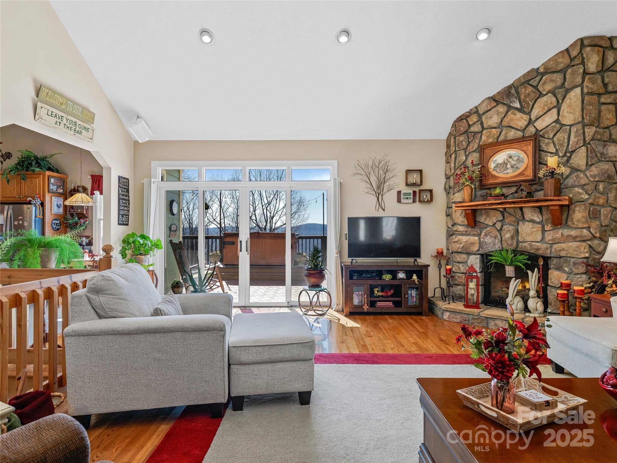 288 Hawks Point DR, Zirconia, NC 28790