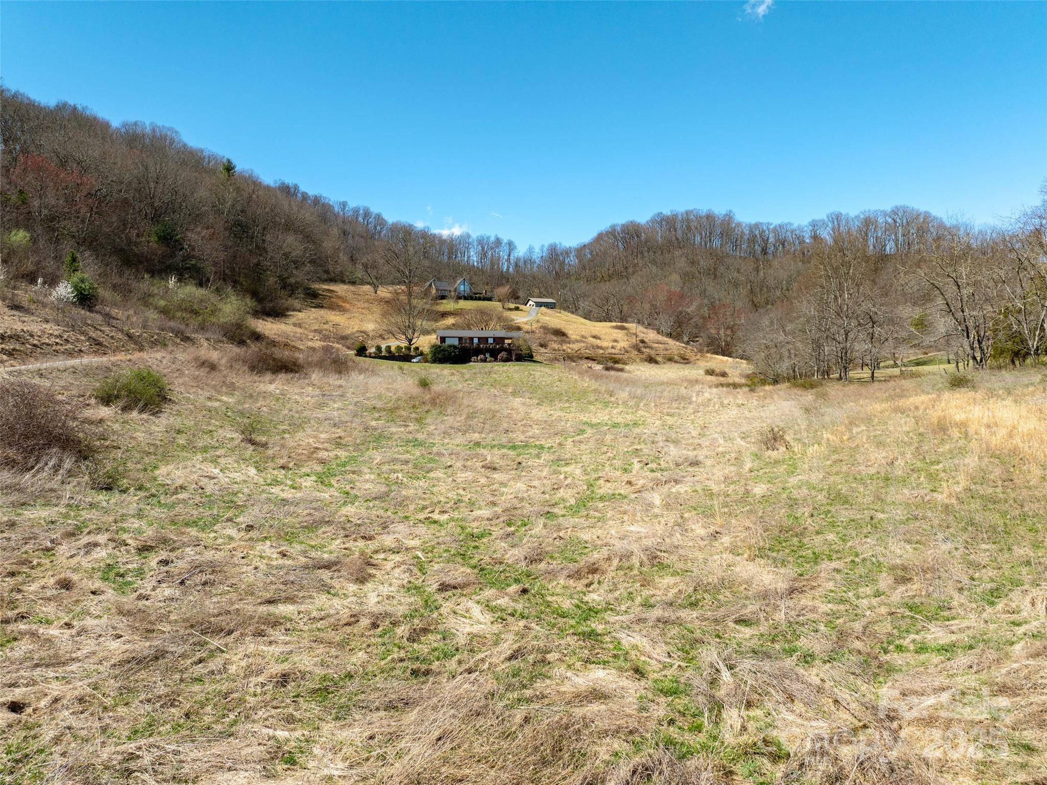 99999 Belmont DR, Clyde, NC 28721