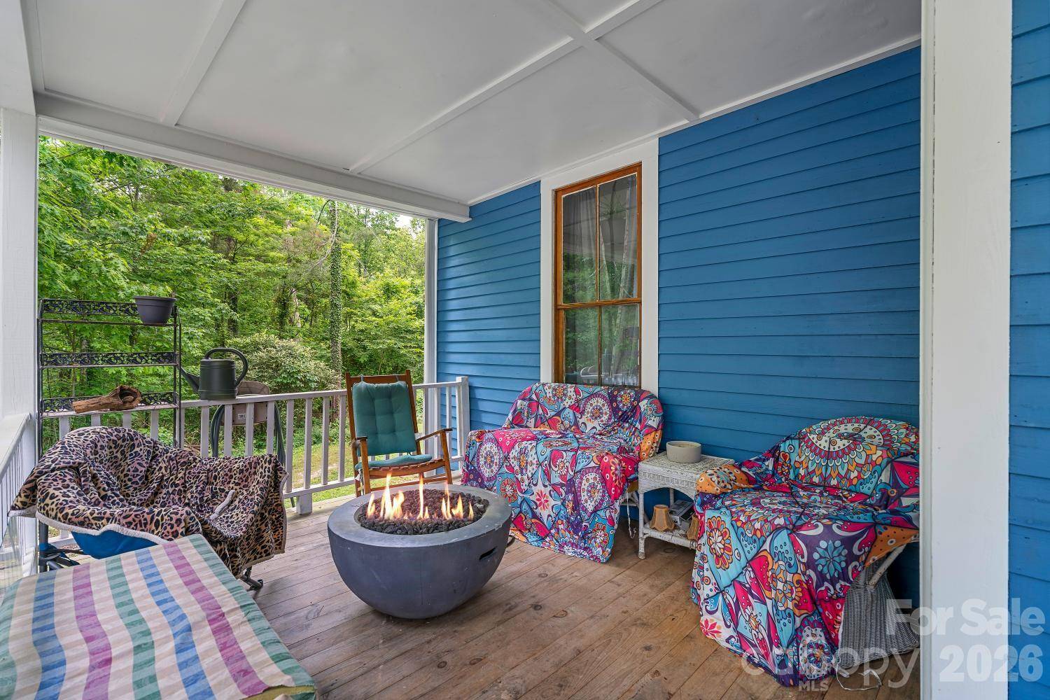 305 Ficker CIR, Hendersonville, NC 28739
