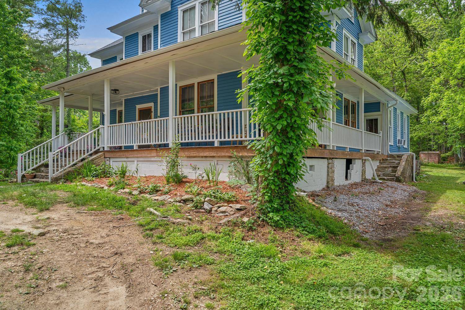 305 Ficker CIR, Hendersonville, NC 28739
