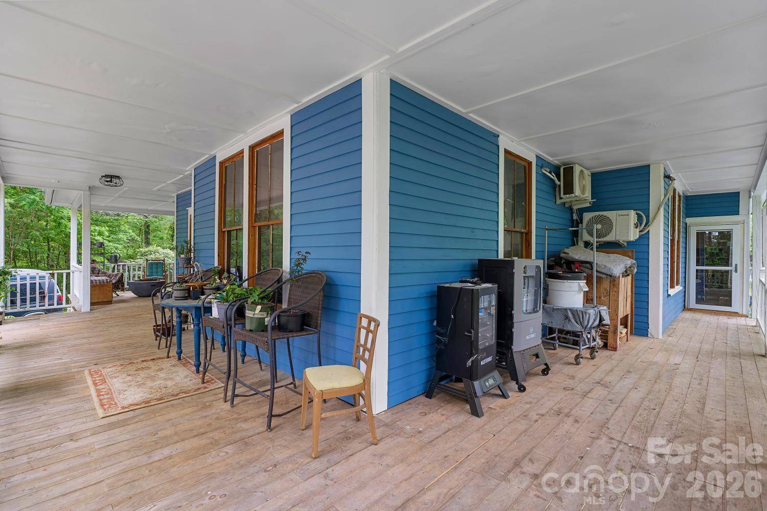 305 Ficker CIR, Hendersonville, NC 28739