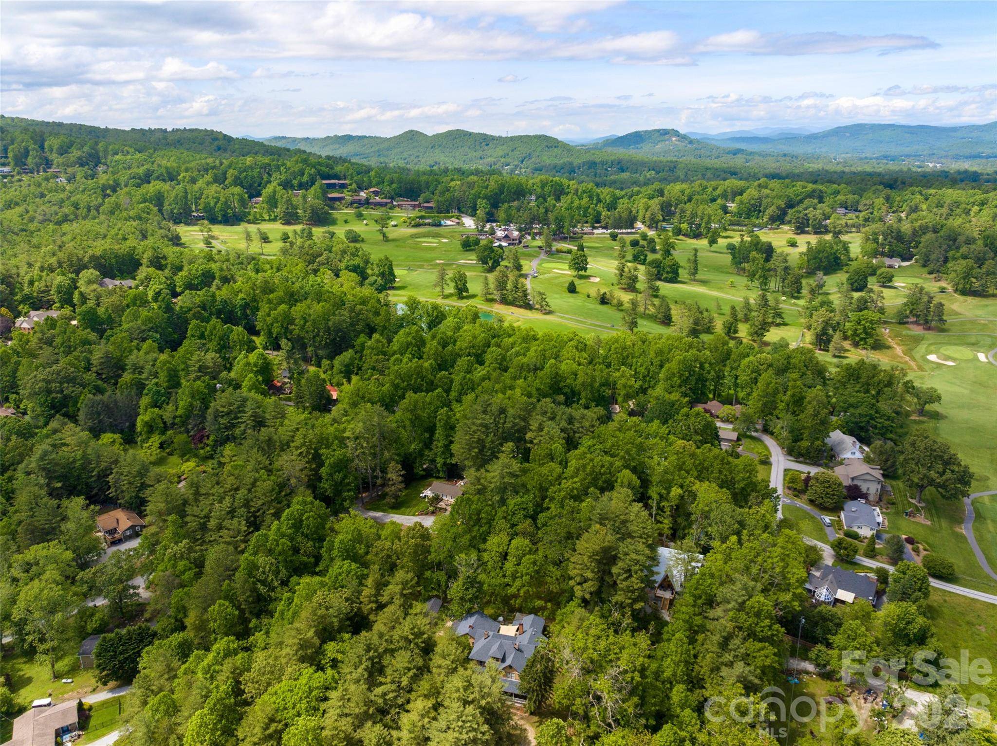 305 Ficker CIR, Hendersonville, NC 28739