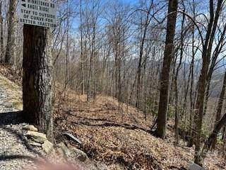 28 Angel RD, Waynesville, NC 28785