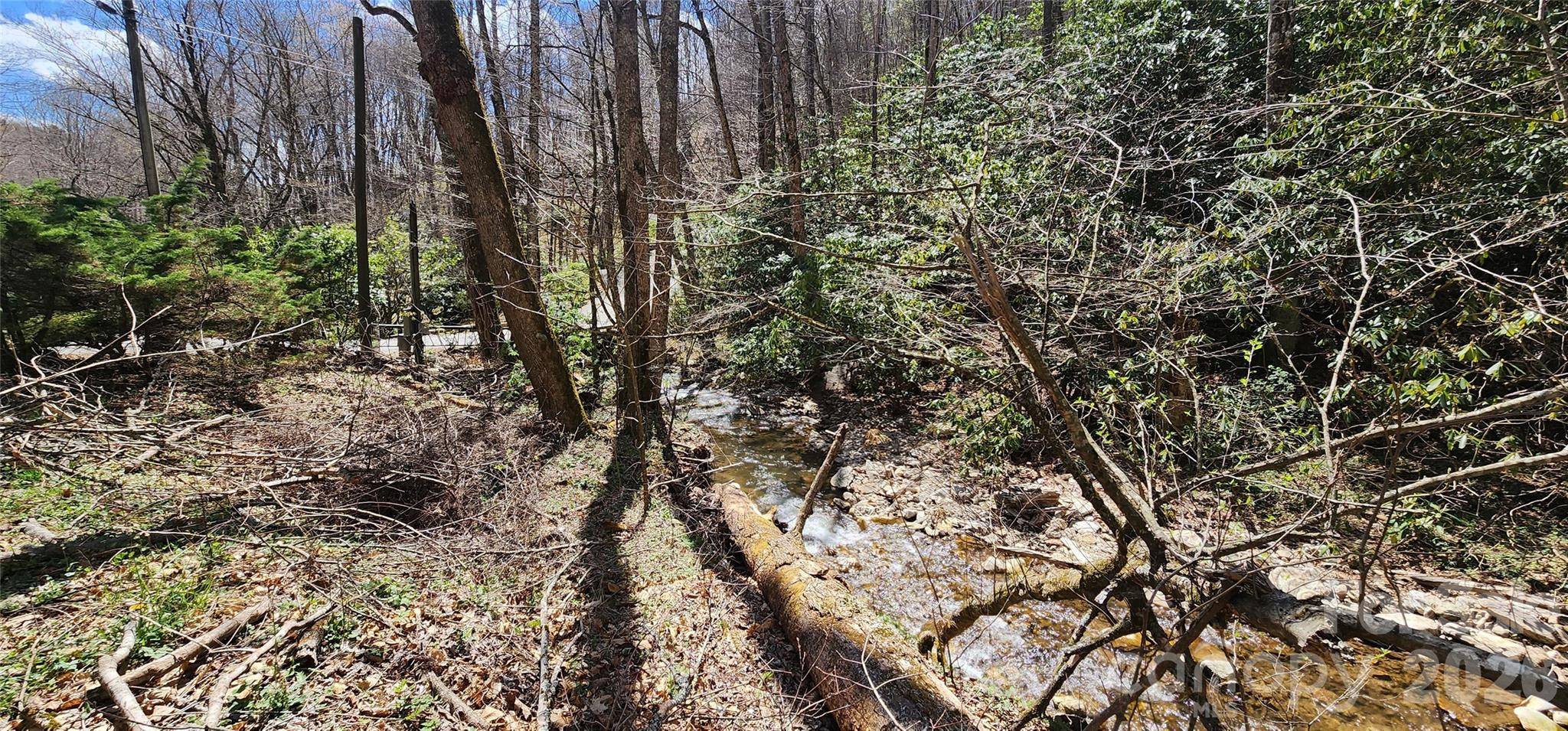 24 Village LN, Waynesville, NC 28786