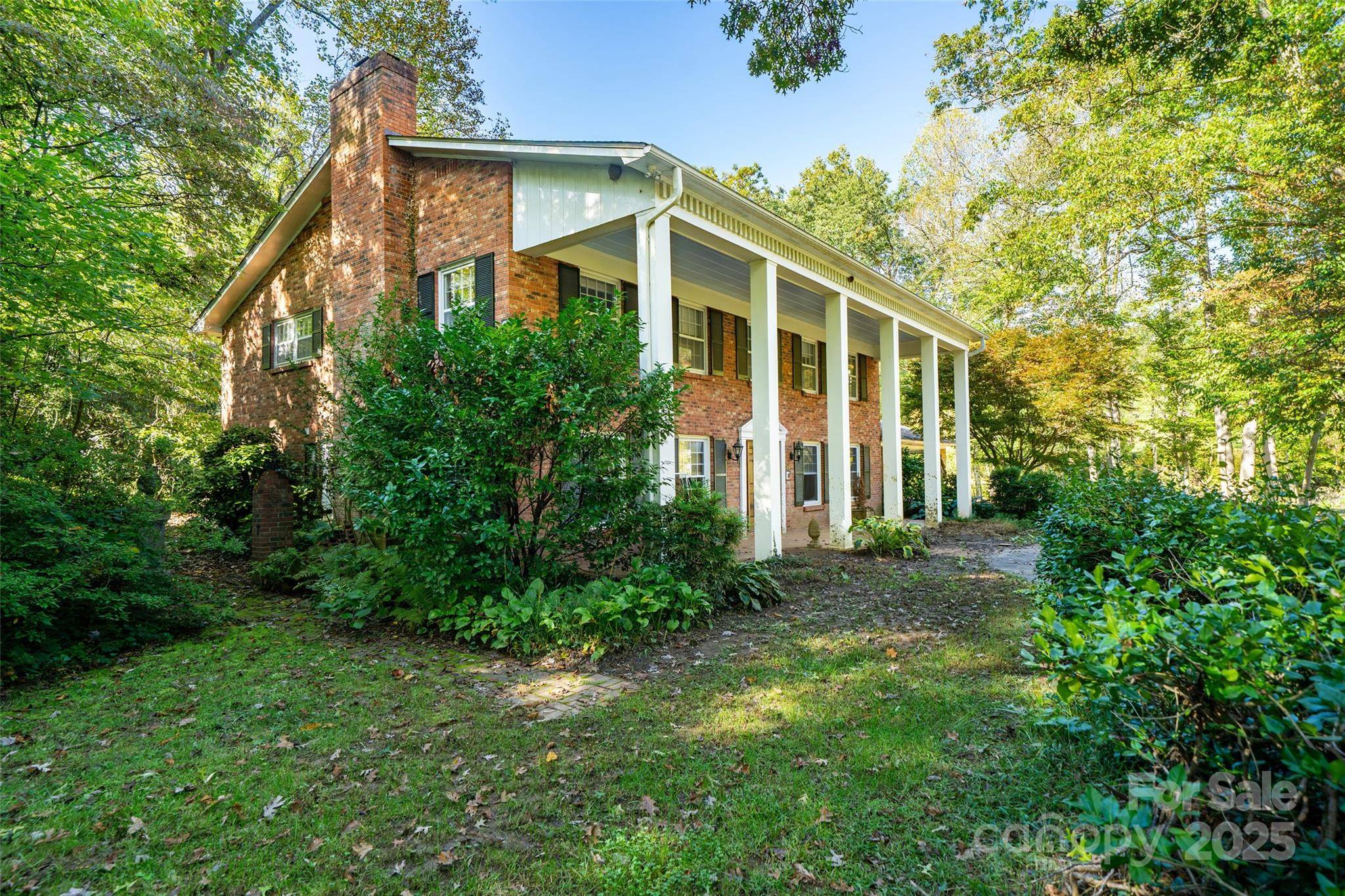 21 Riverbend RD, Canton, NC 28716