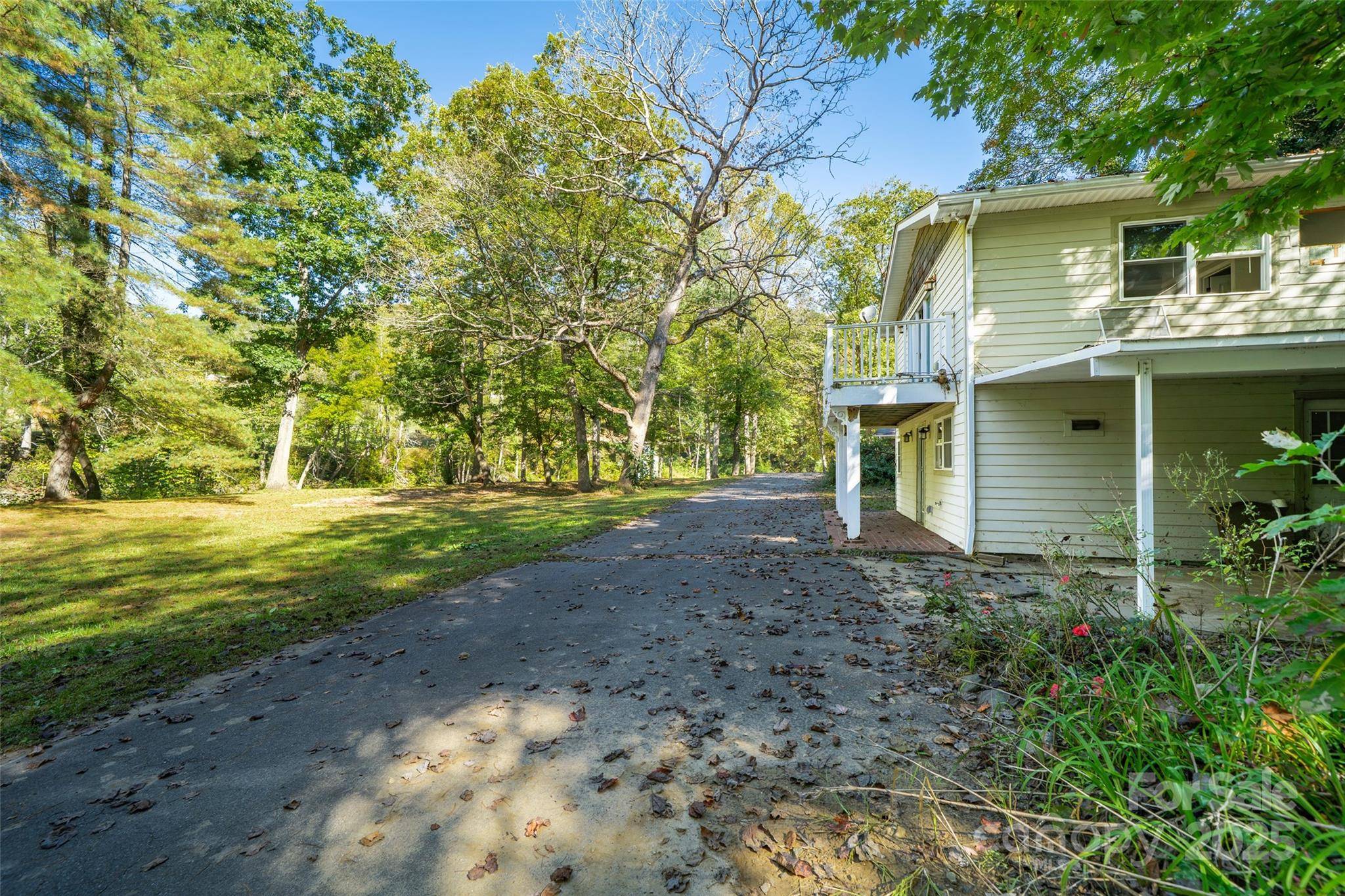 61 Riverbend RD, Canton, NC 28716