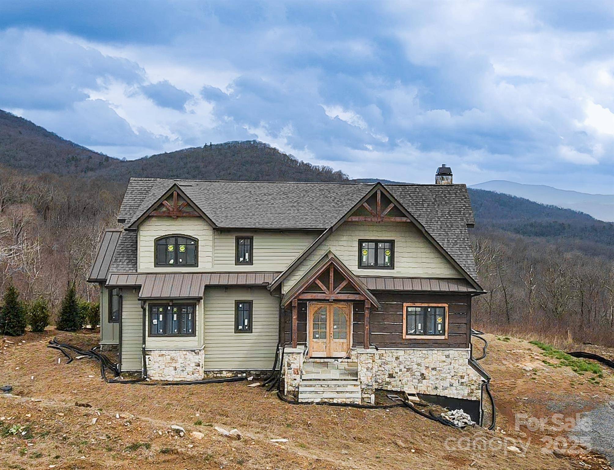 475 Dancing Bear DR, Hendersonville, NC 28792