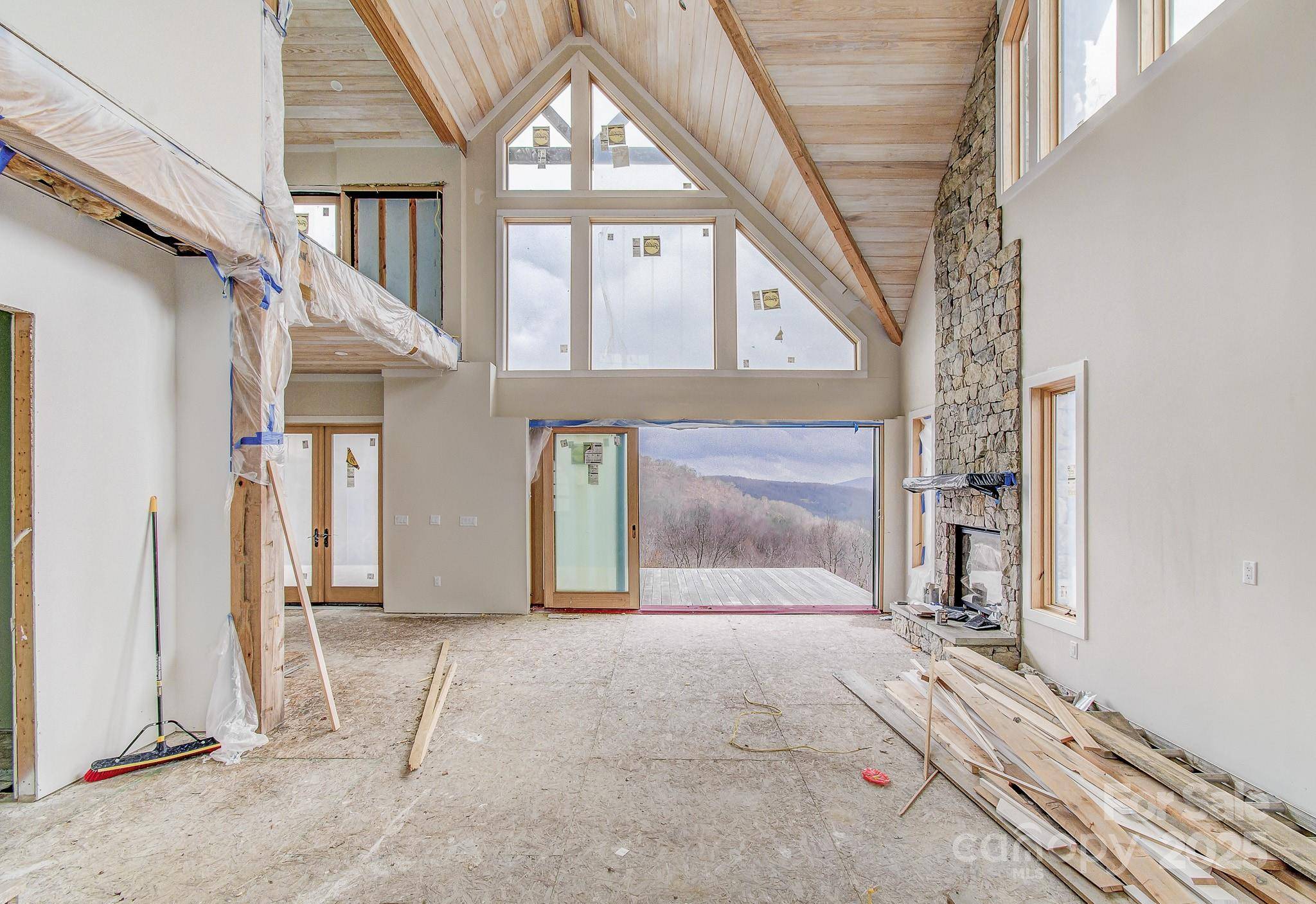 475 Dancing Bear DR, Hendersonville, NC 28792