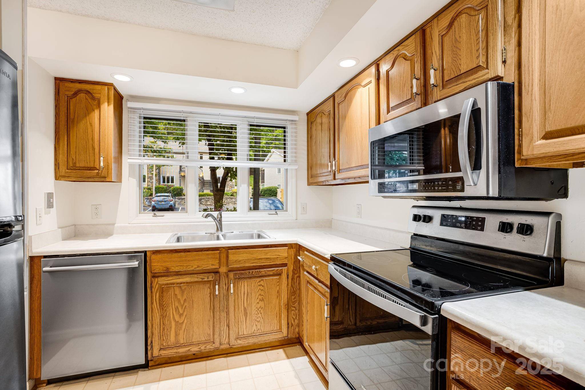 411 Britton Creek DR #401, Hendersonville, NC 28791