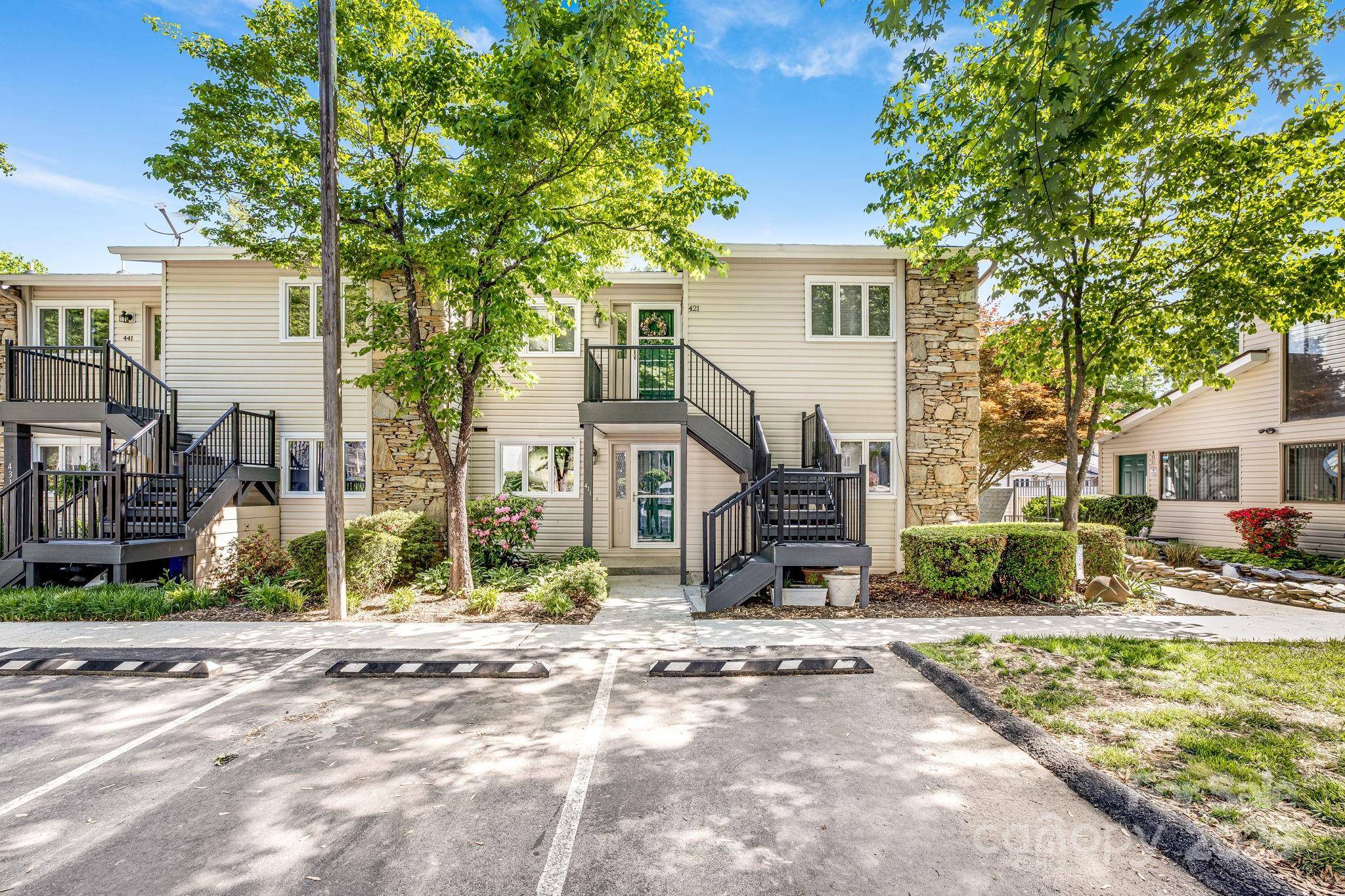 411 Britton Creek DR #401, Hendersonville, NC 28791