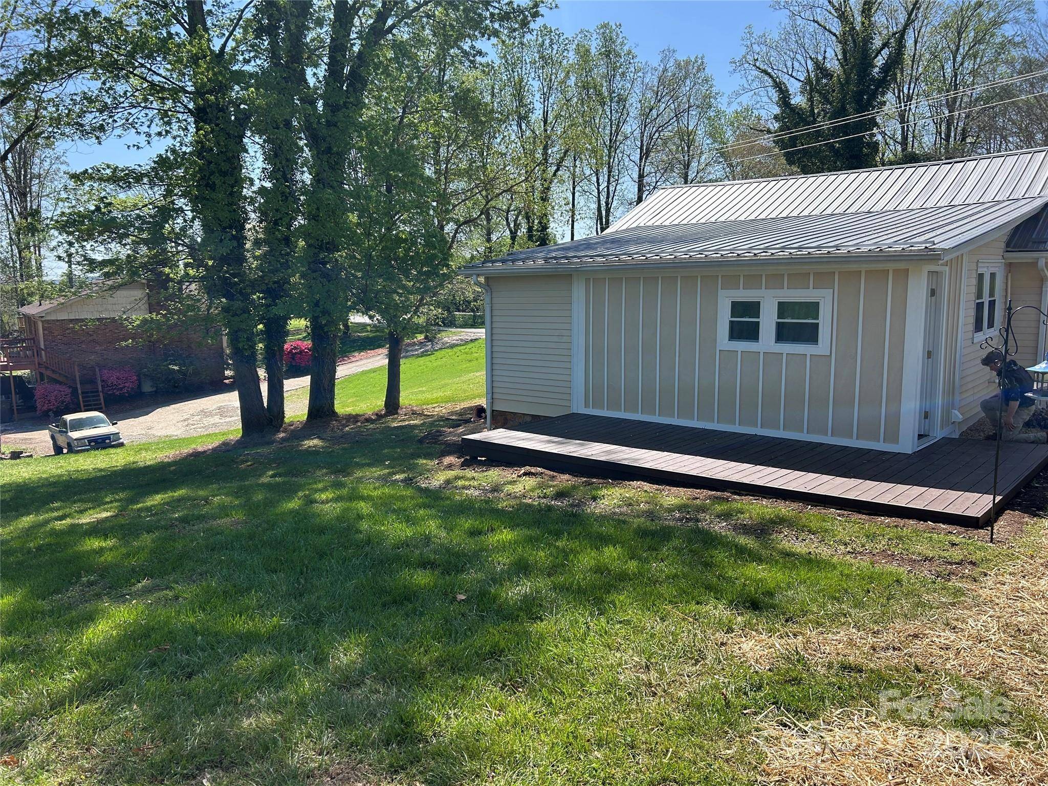219 W Highland AVE, Elkin, NC 28621