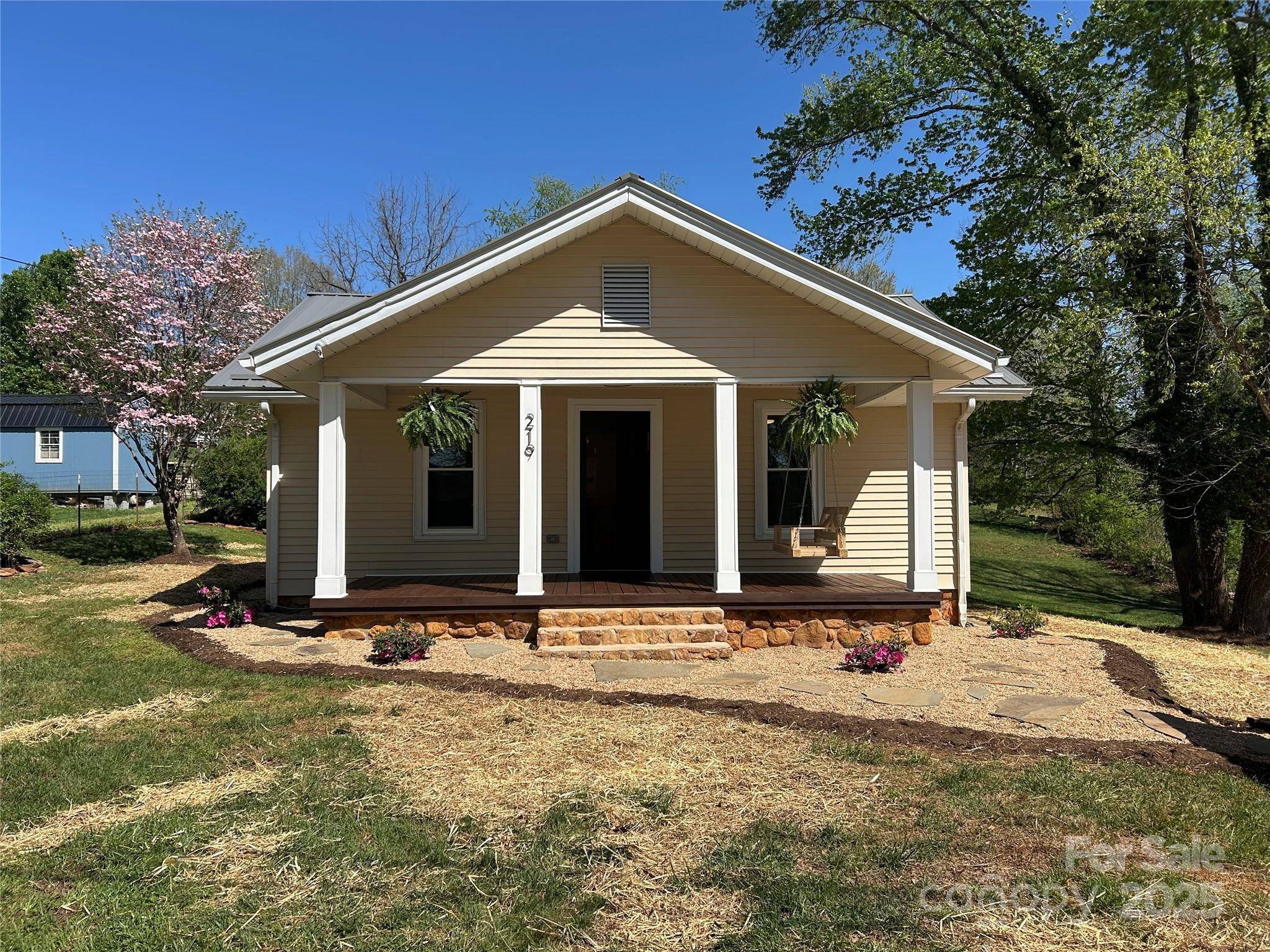 219 W Highland AVE, Elkin, NC 28621