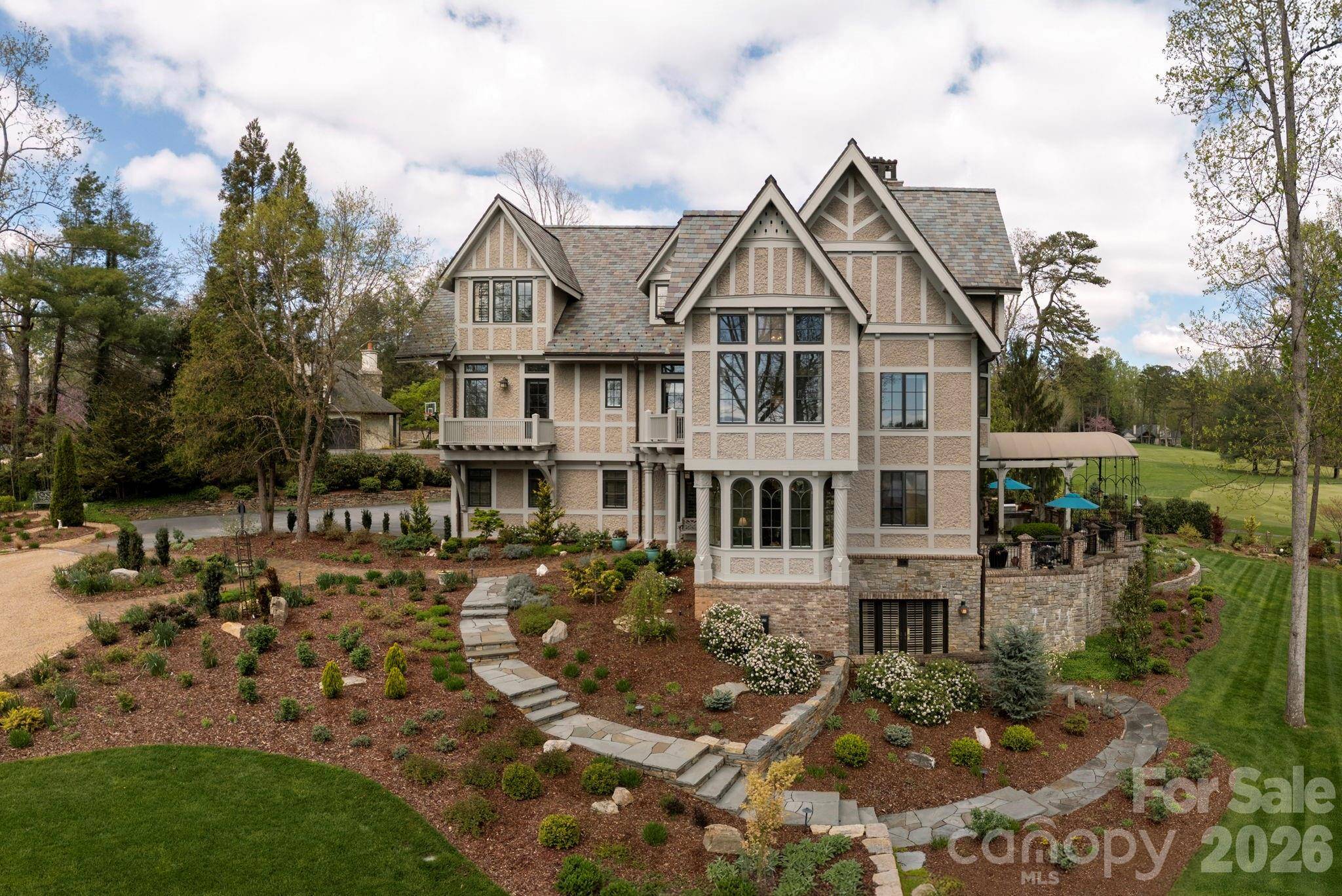 8 Fairway PL, Asheville, NC 28803