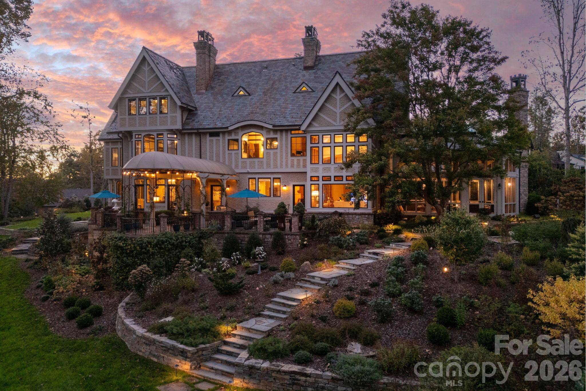 8 Fairway PL, Asheville, NC 28803