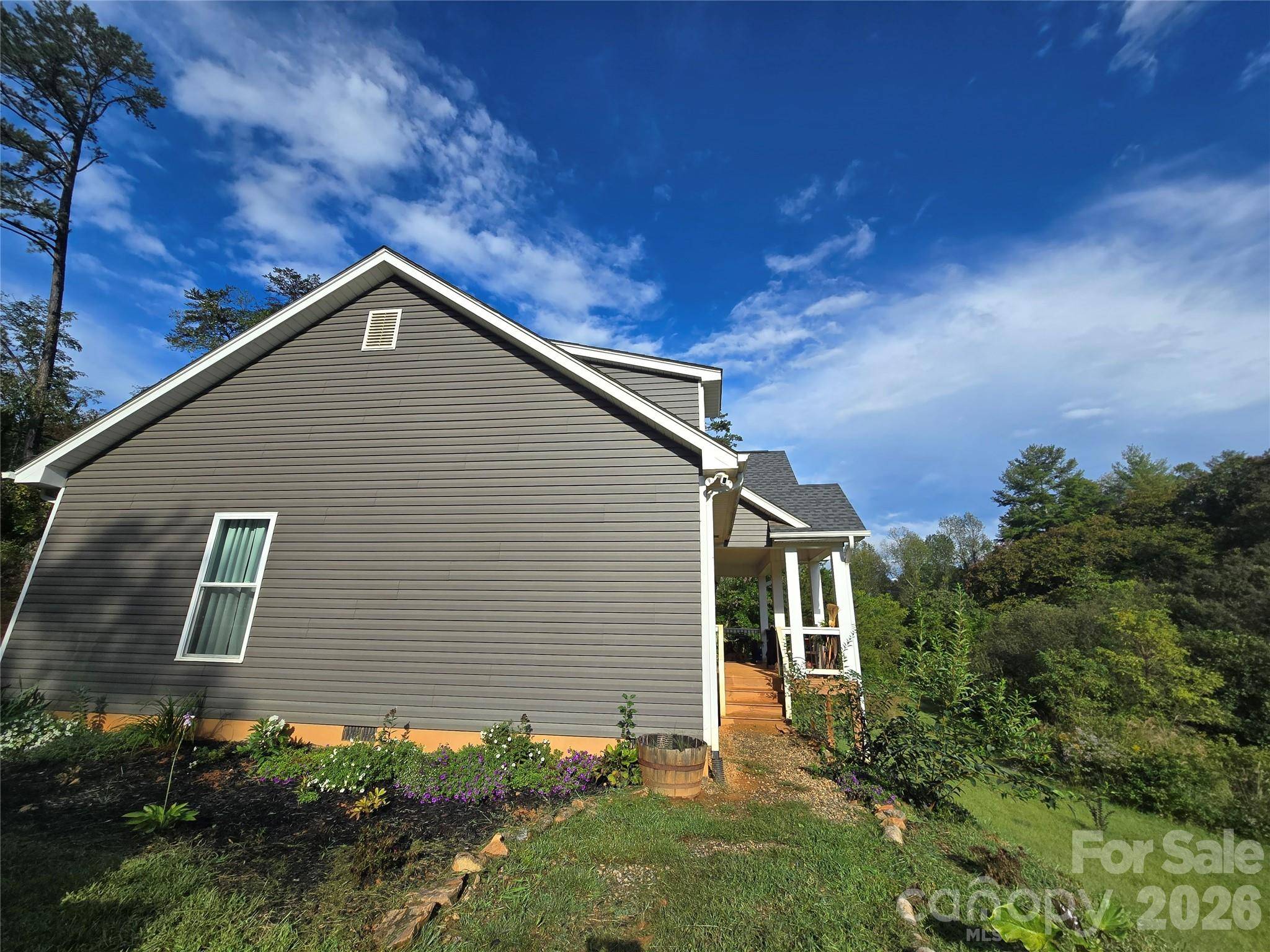 19 Higgins RD, Weaverville, NC 28787