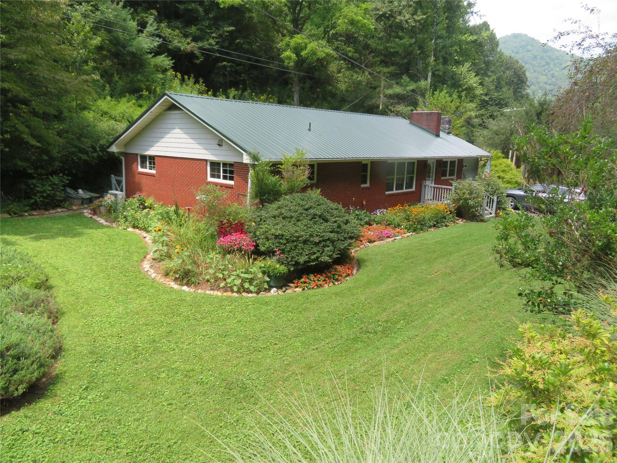 3829 Coxes Creek RD, Burnsville, NC 28714