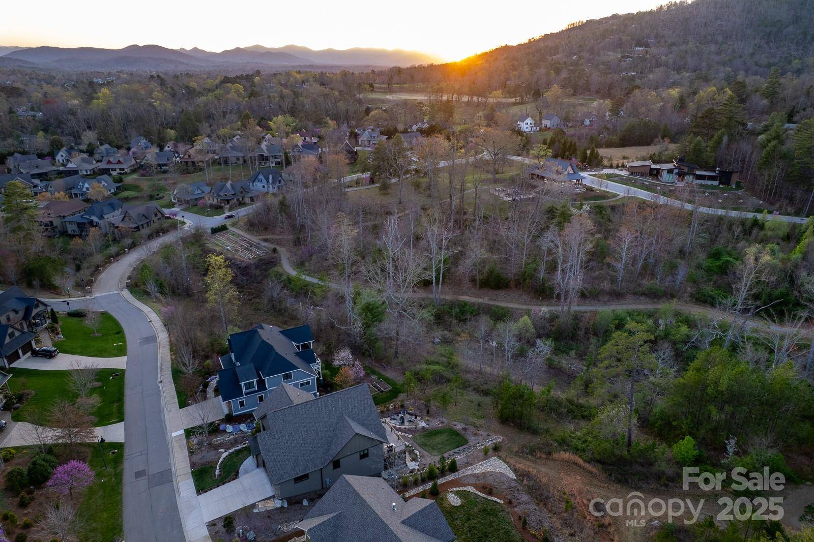 64 French Willow DR, Asheville, NC 28804