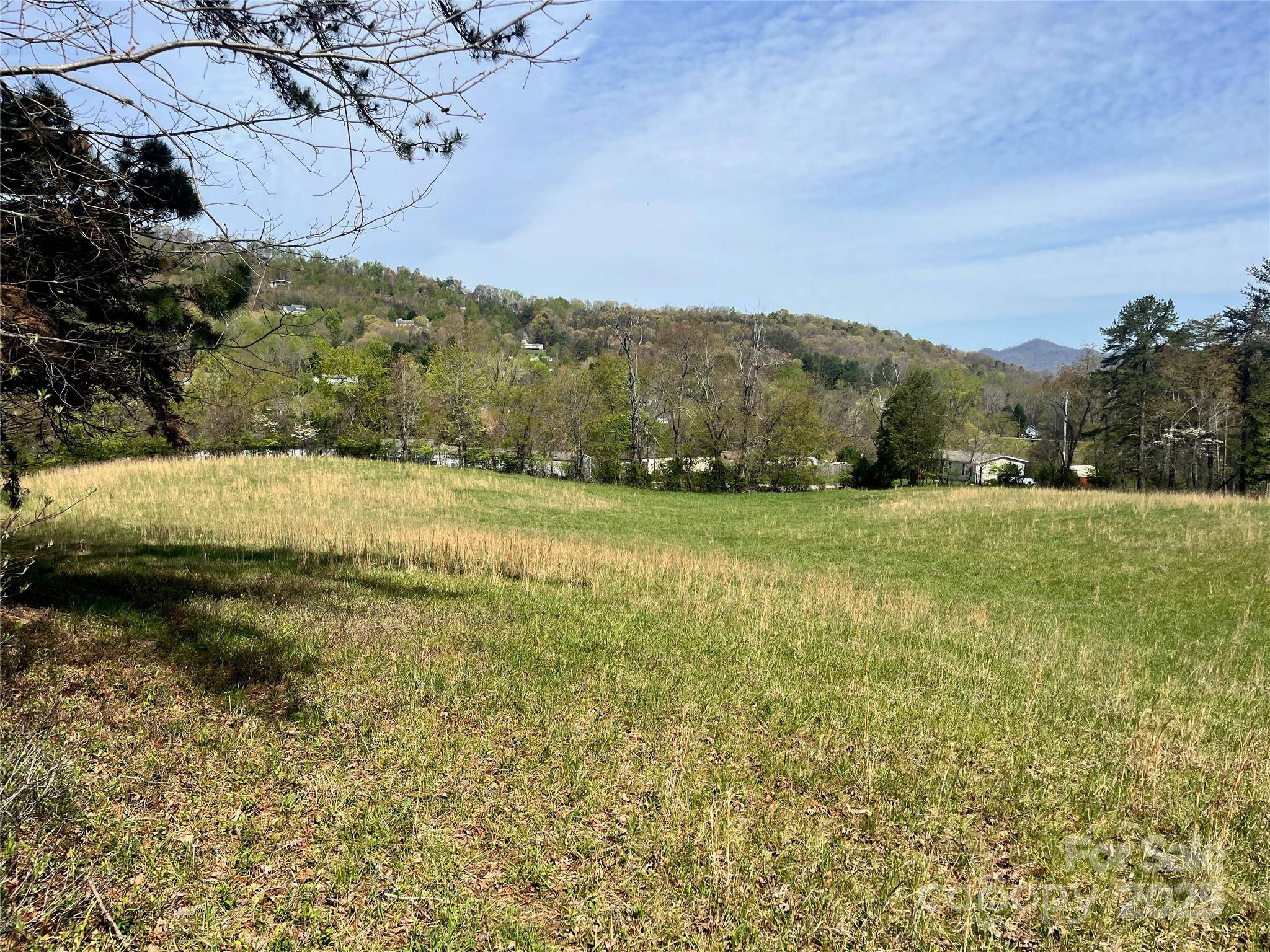 99999 Lollis RD, Candler, NC 28715