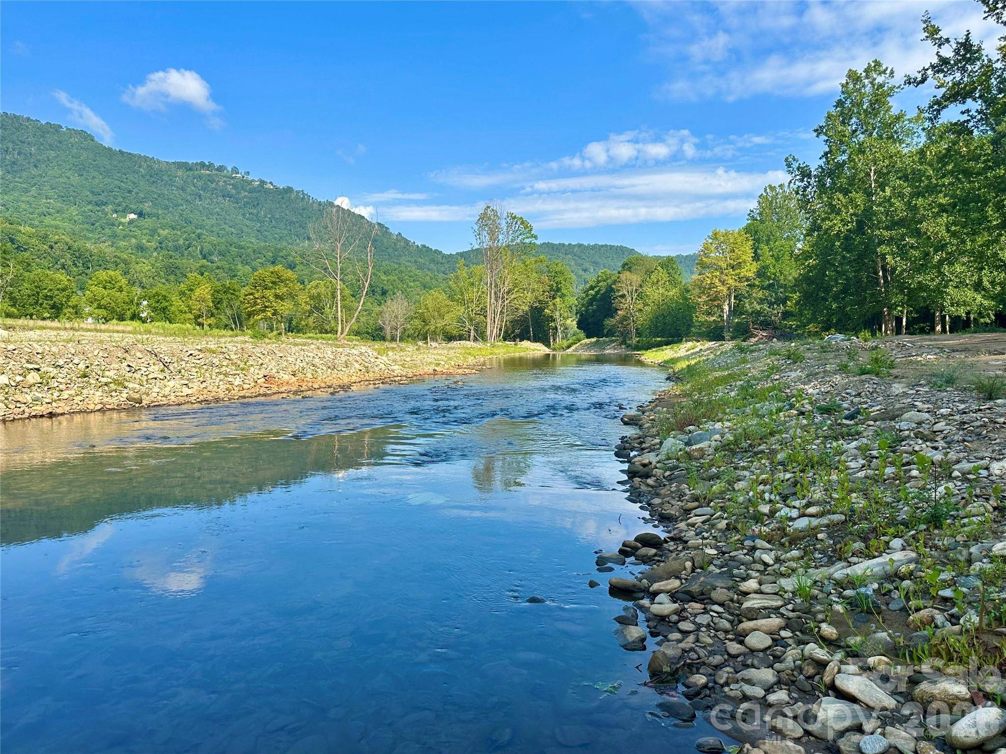 5381 State HWY 197 S HWY #3, Burnsville, NC 28714