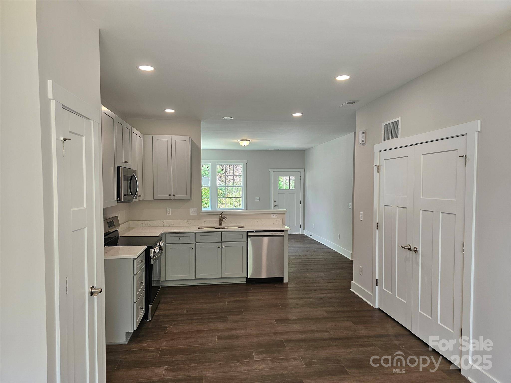 139 Brooks Cove RD, Black Mountain, NC 28711