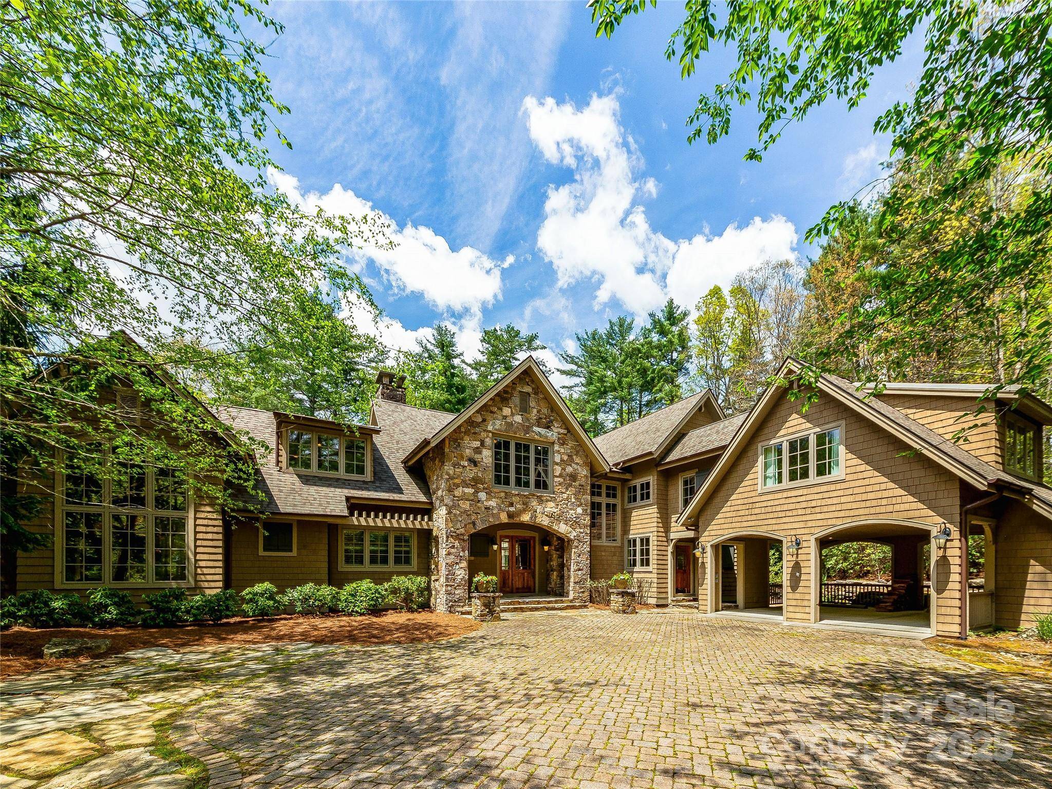 228 Mills Creek TRCE, Lake Toxaway, NC 28747