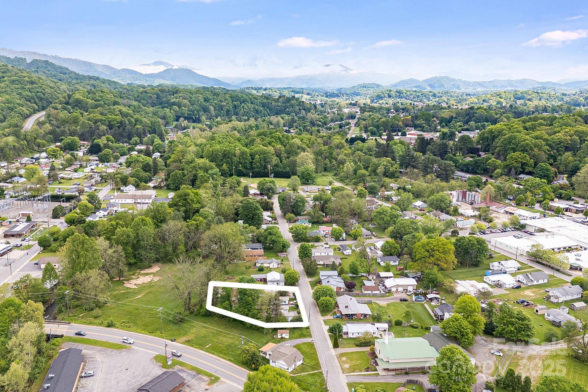 560 Westwood CIR, Waynesville, NC 28786