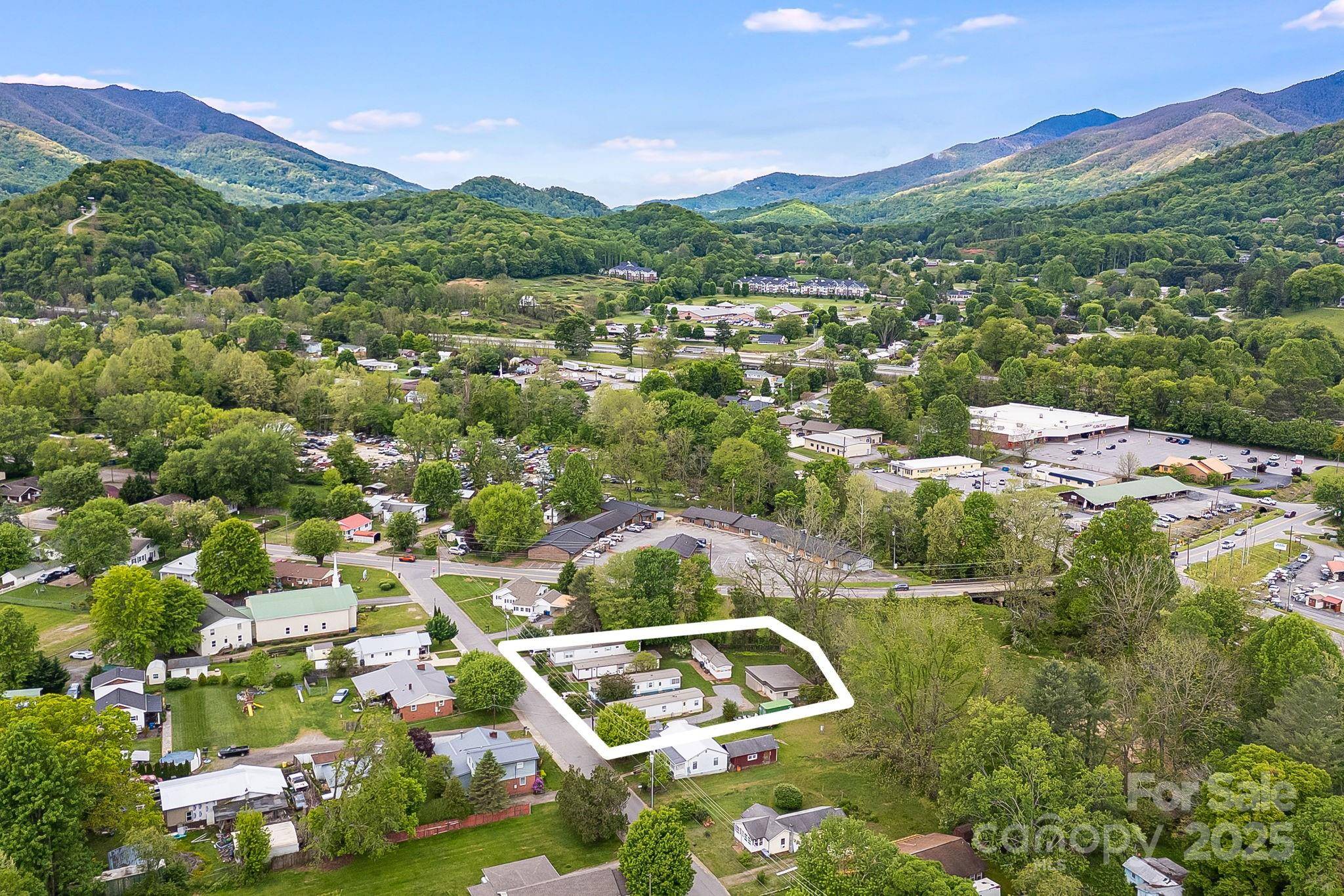 560 Westwood CIR, Waynesville, NC 28786