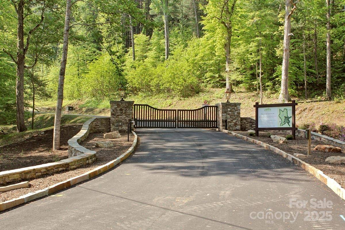 17 Franklin Trace DR #17, Asheville, NC 28804