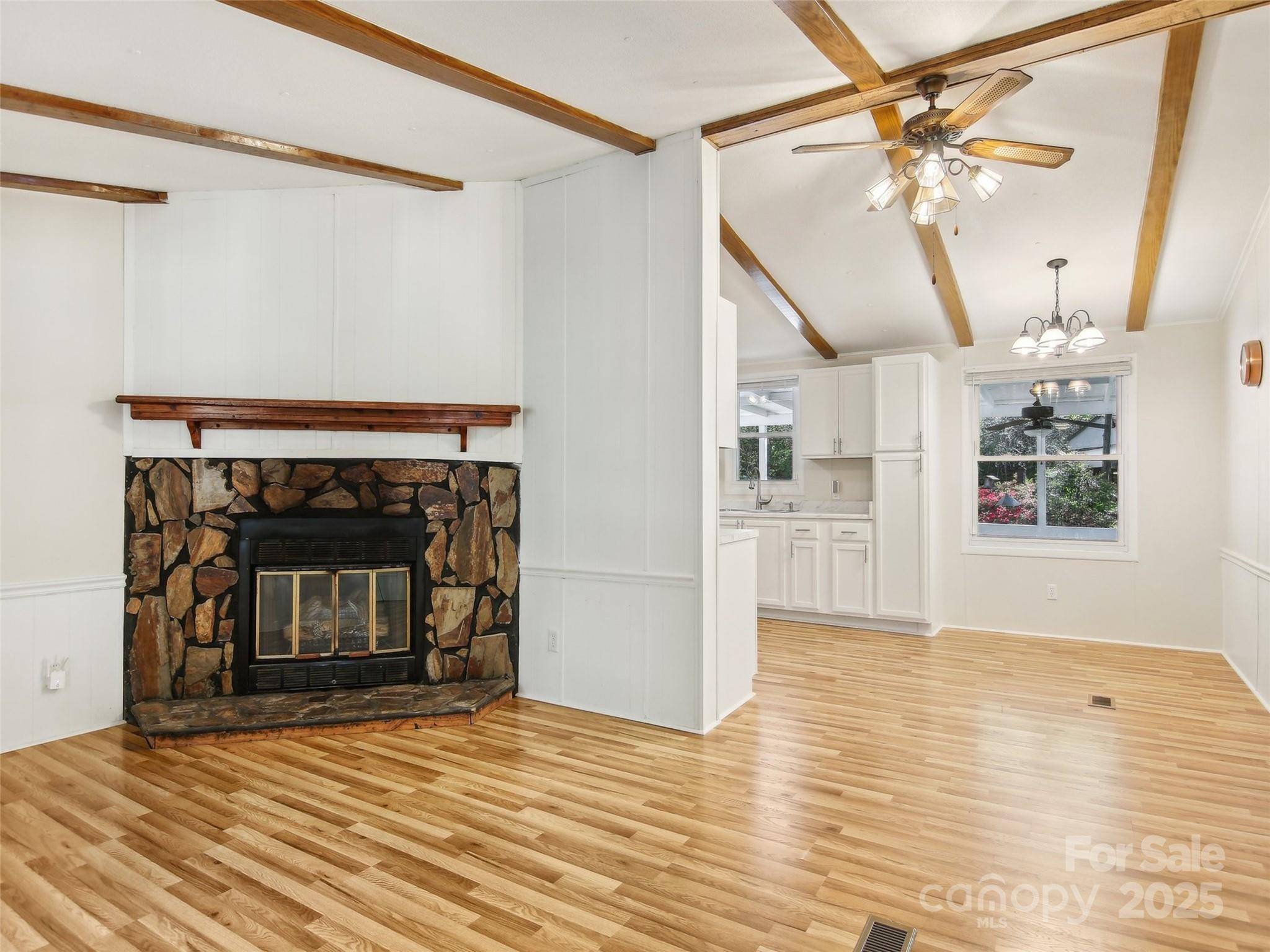 30 Griffin LN, Candler, NC 28715