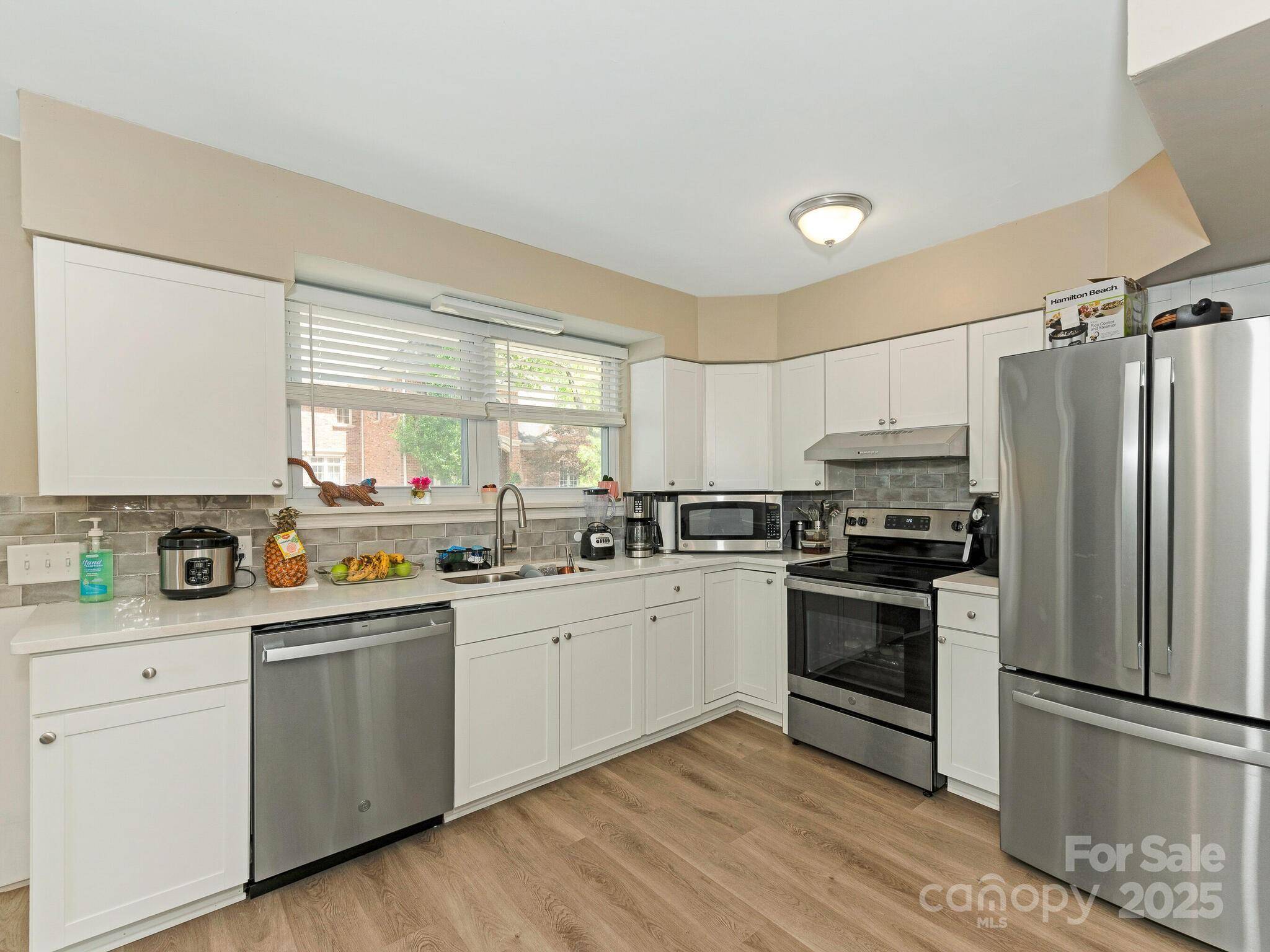 1301 S Kings DR, Charlotte, NC 28207