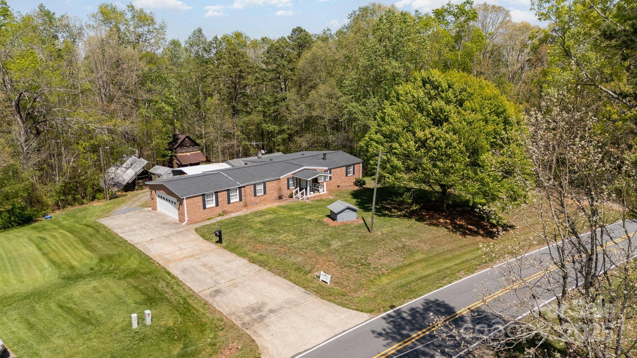 5013 Friendship Circle RD, East Bend, NC 27018