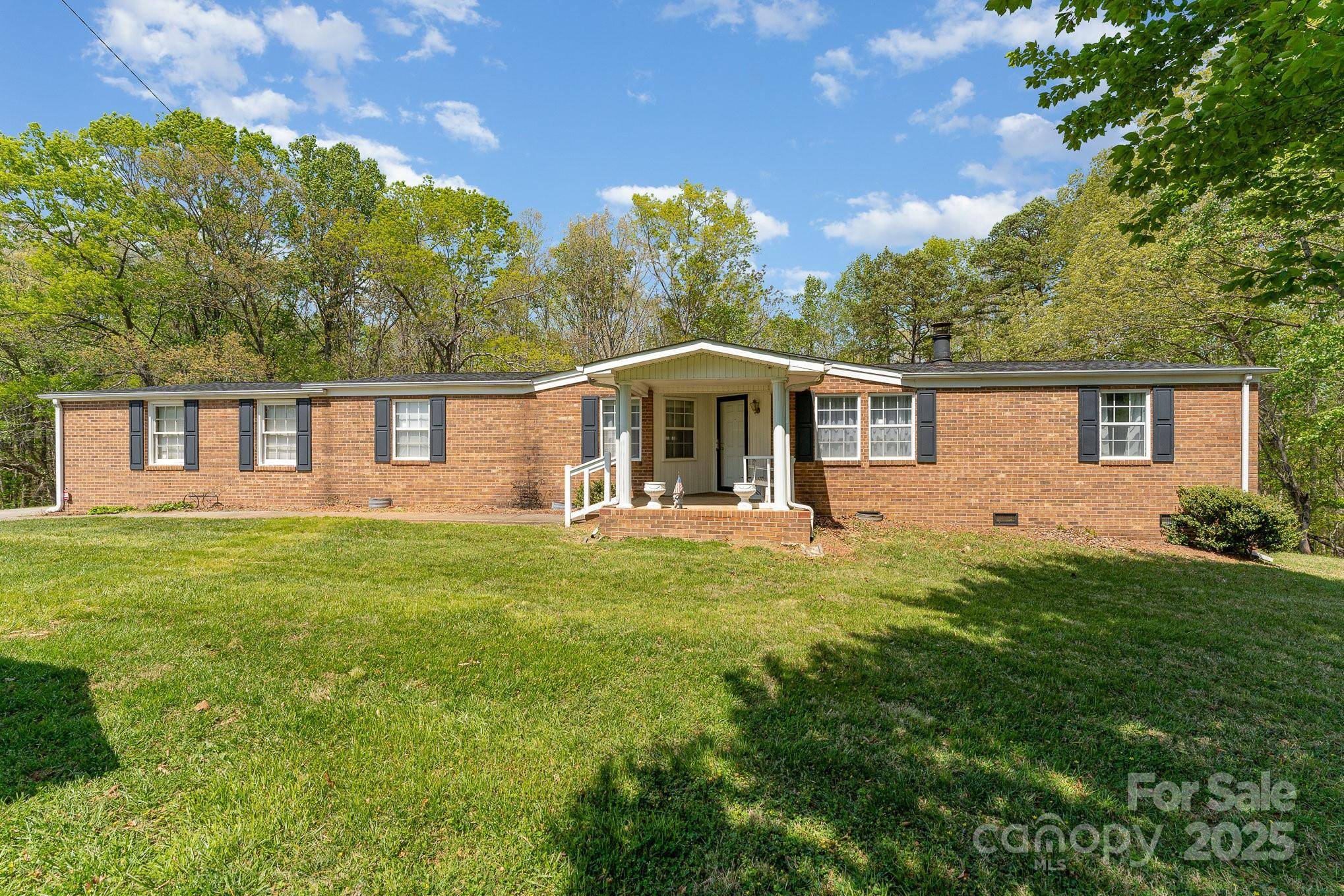 5013 Friendship Circle RD, East Bend, NC 27018