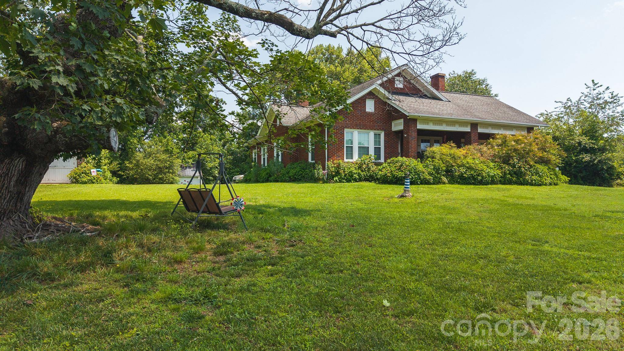 1040 NC 90 HWY W, Taylorsville, NC 20681
