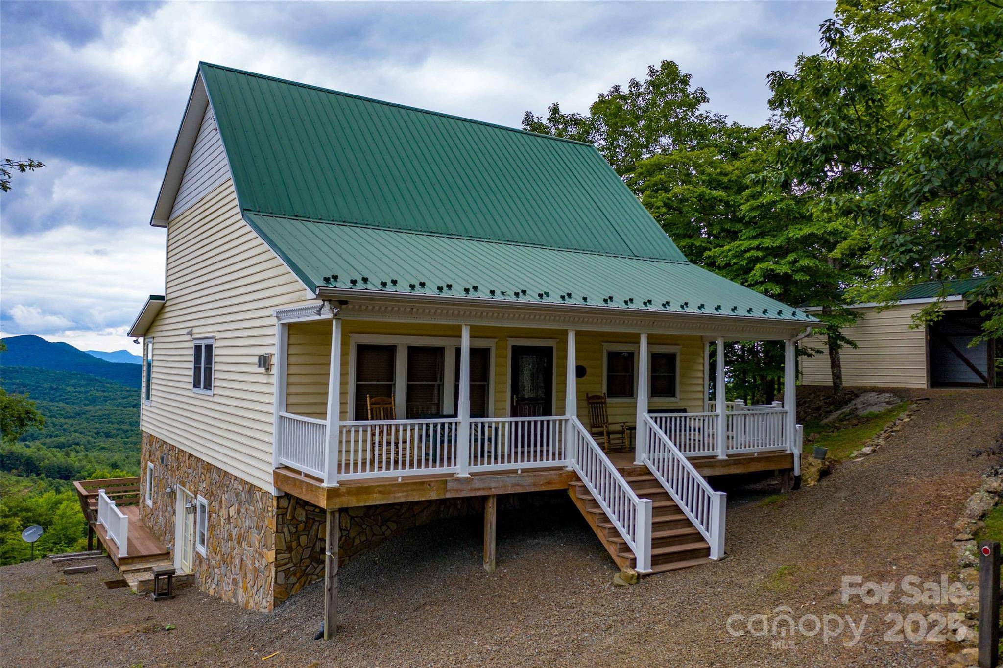 1053 Rich Hill Mountain RD, Glade Valley, NC 28627