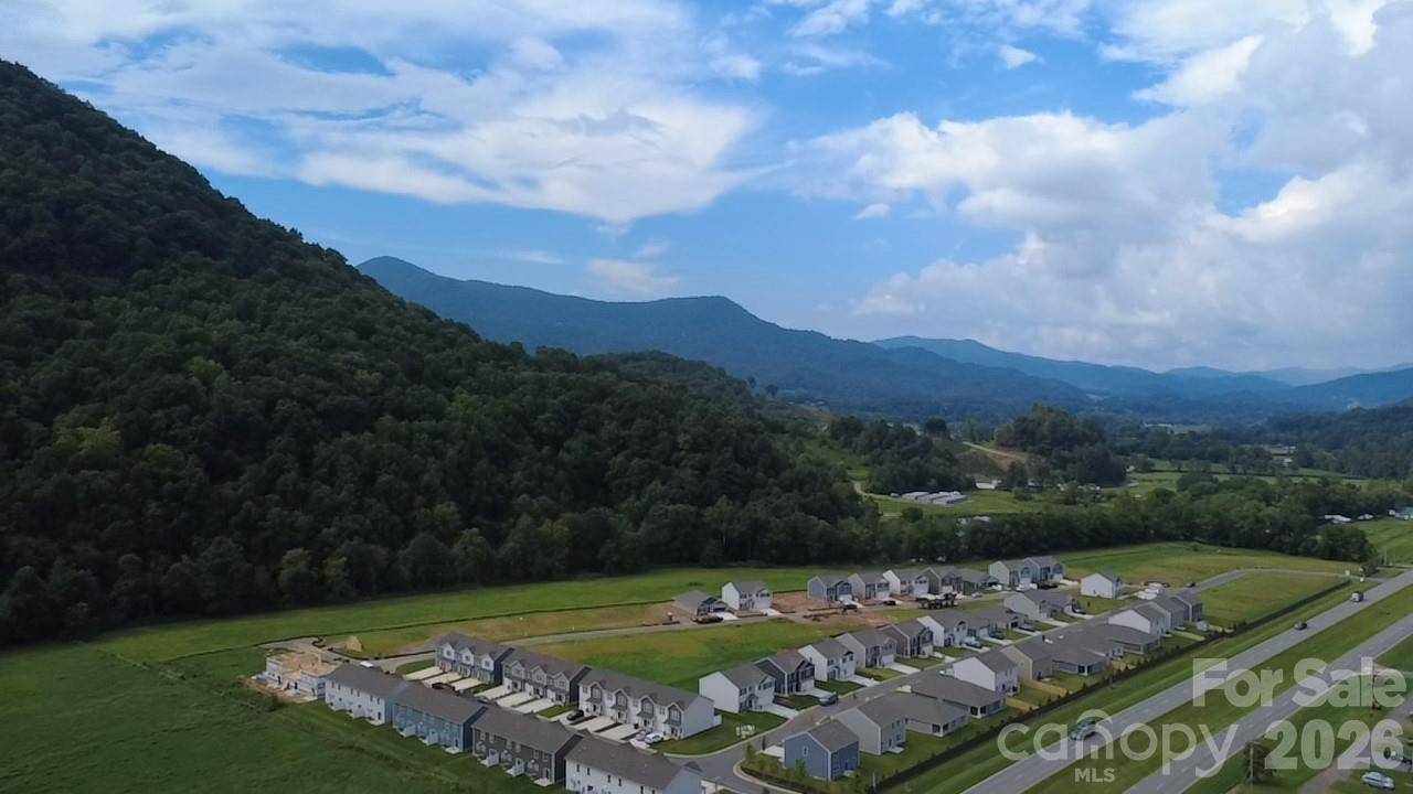 75 Creekwalk LN, Waynesville, NC 28785