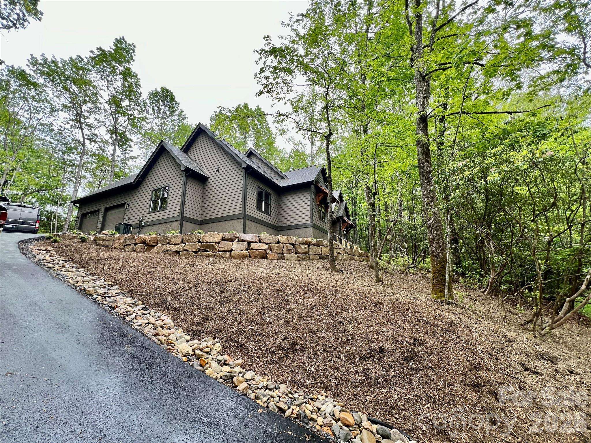 435 Soquili DR, Brevard, NC 28712