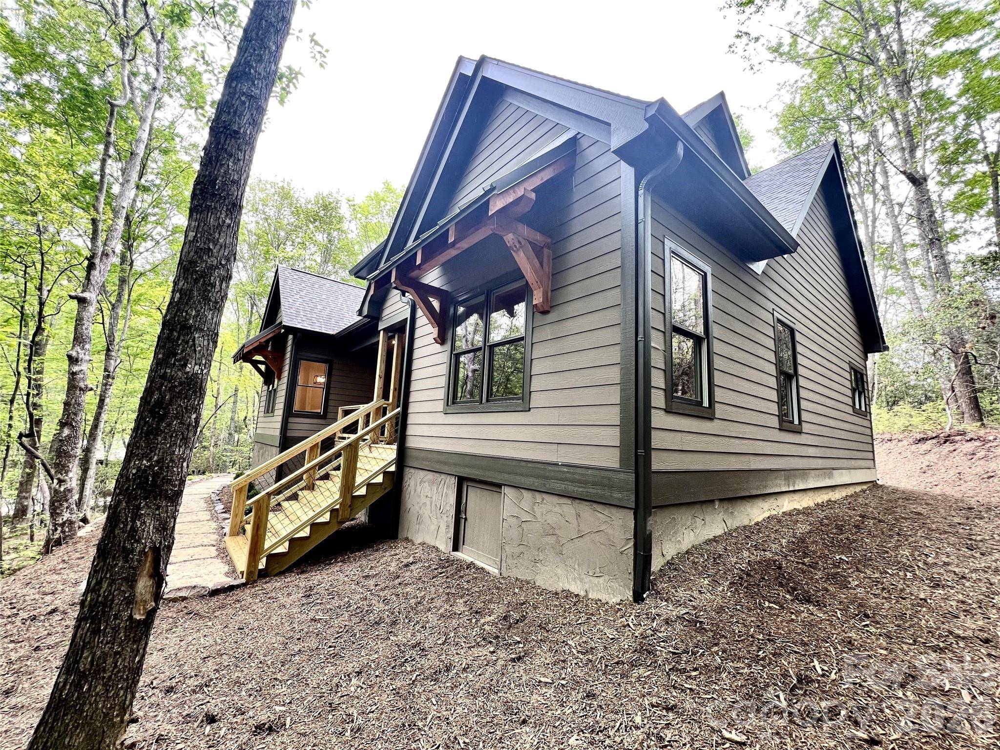 435 Soquili DR, Brevard, NC 28712